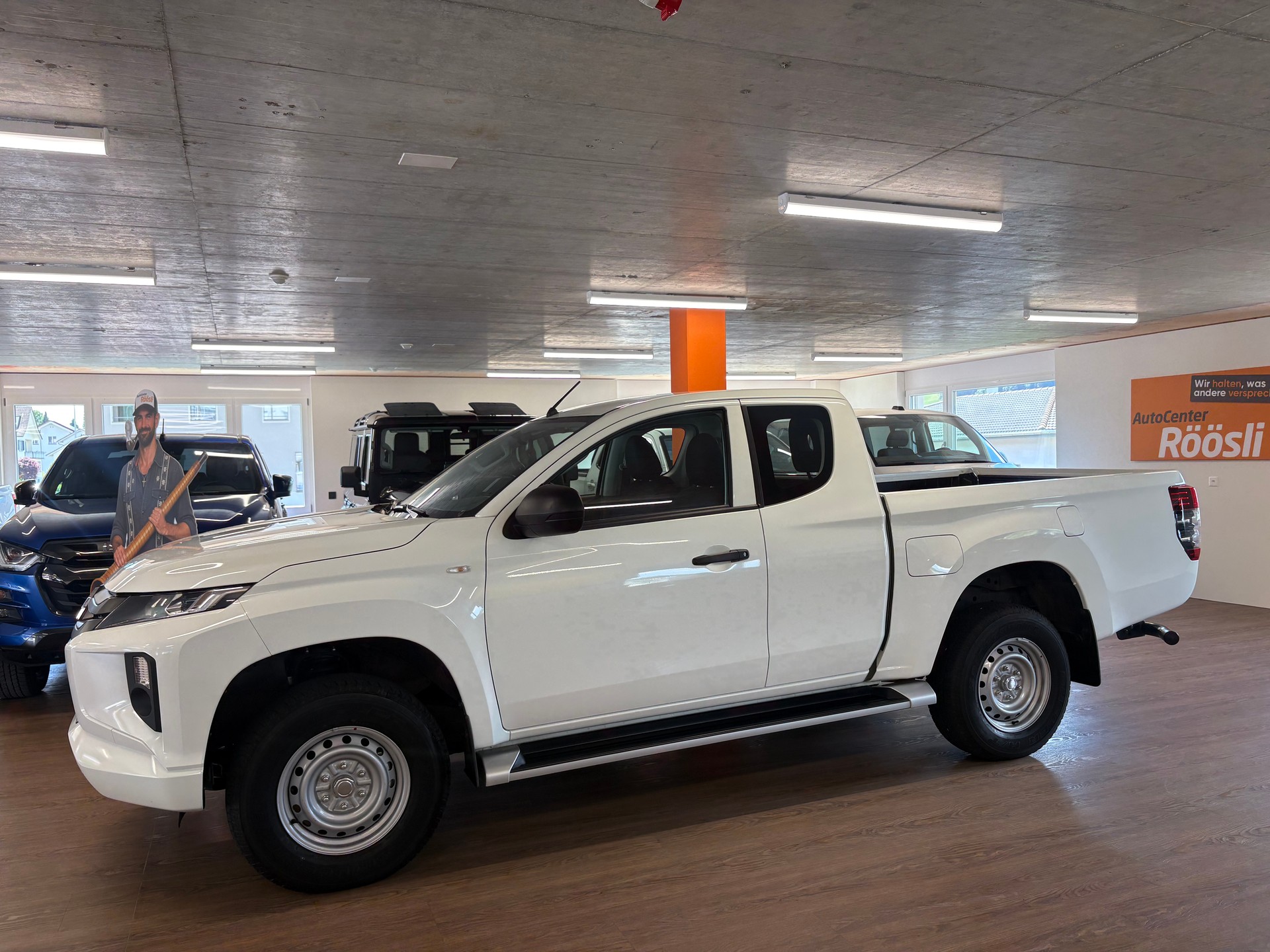 MITSUBISHI L 200 2.2 Value Club Cab-image-3