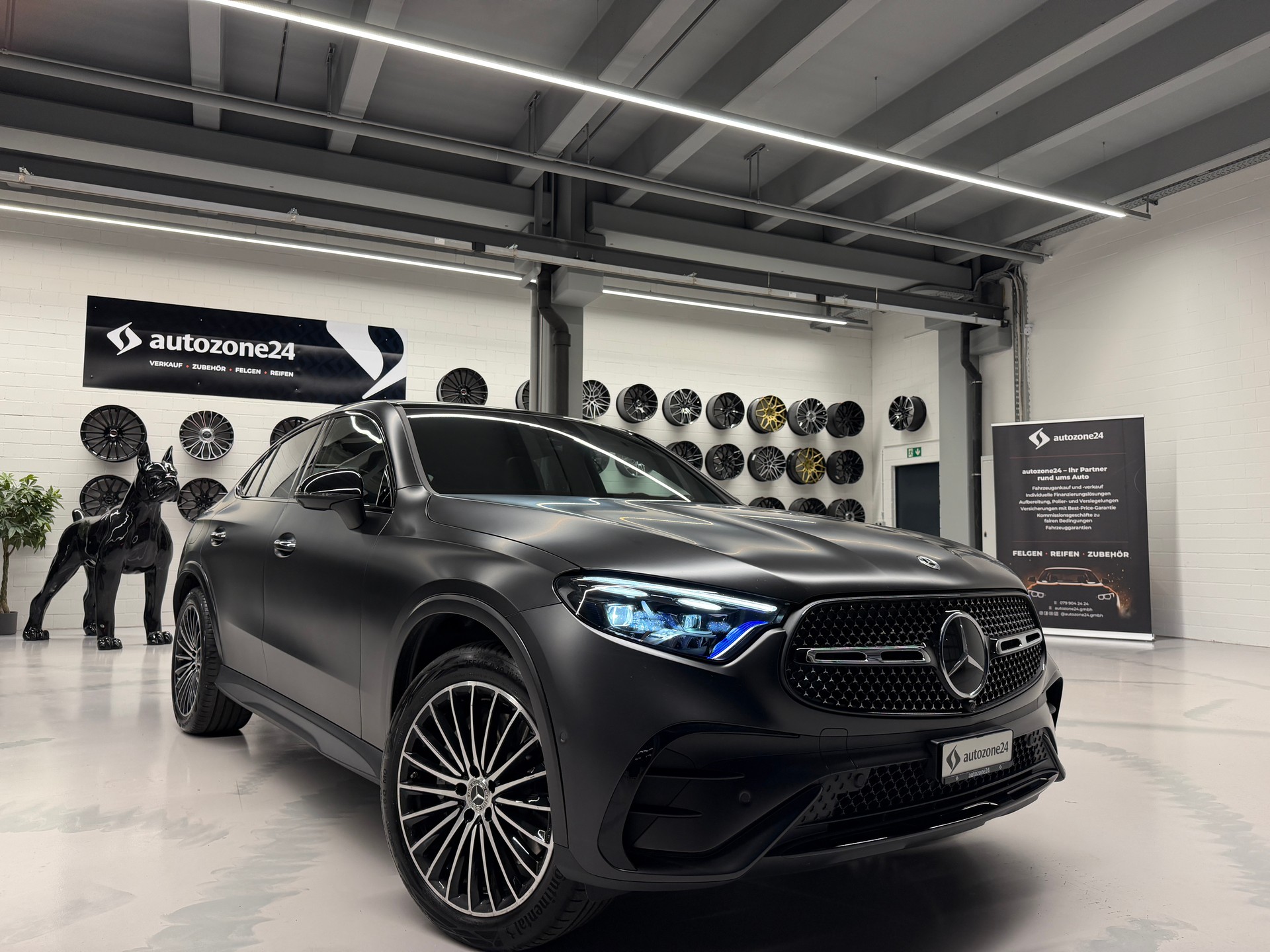MERCEDES-BENZ GLC 300 AMG Line 4matic Coupé *CH-Auto*Sonderlackierung Manufaktur magno*Gratis Service*-image-2