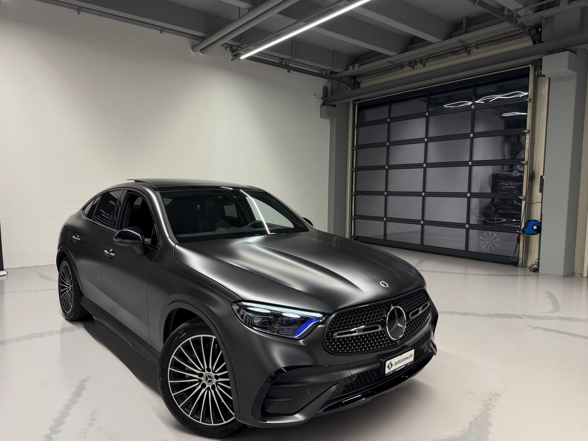 MERCEDES-BENZ GLC 300 AMG Line 4matic Coupé *CH-Auto*Sonderlackierung Manufaktur magno*Gratis Service*-image-11