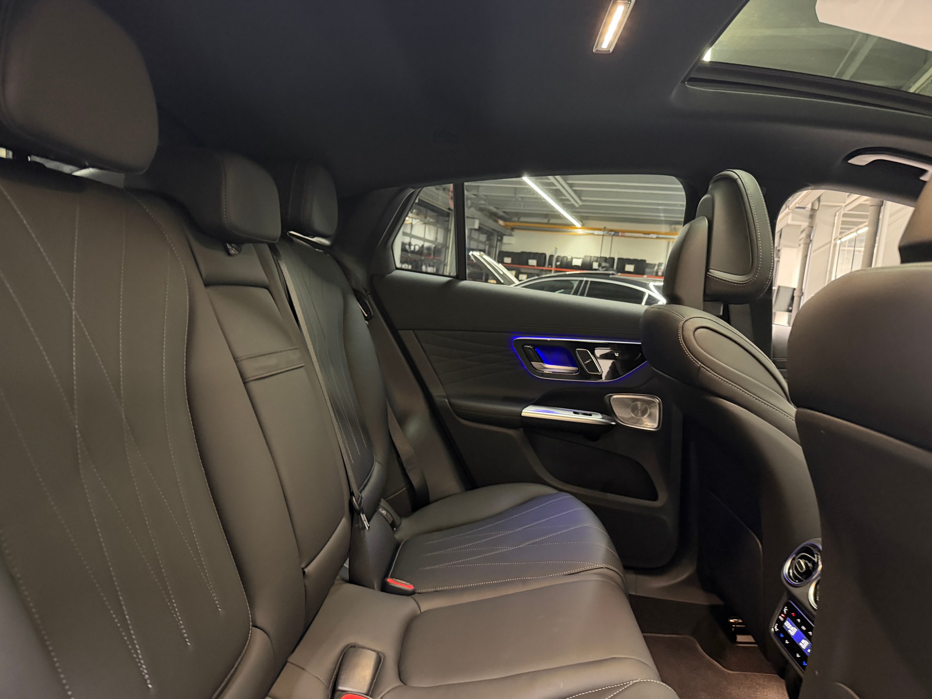 MERCEDES-BENZ GLC 300 AMG Line 4matic Coupé *CH-Auto*Sonderlackierung Manufaktur magno*Gratis Service*-image-21