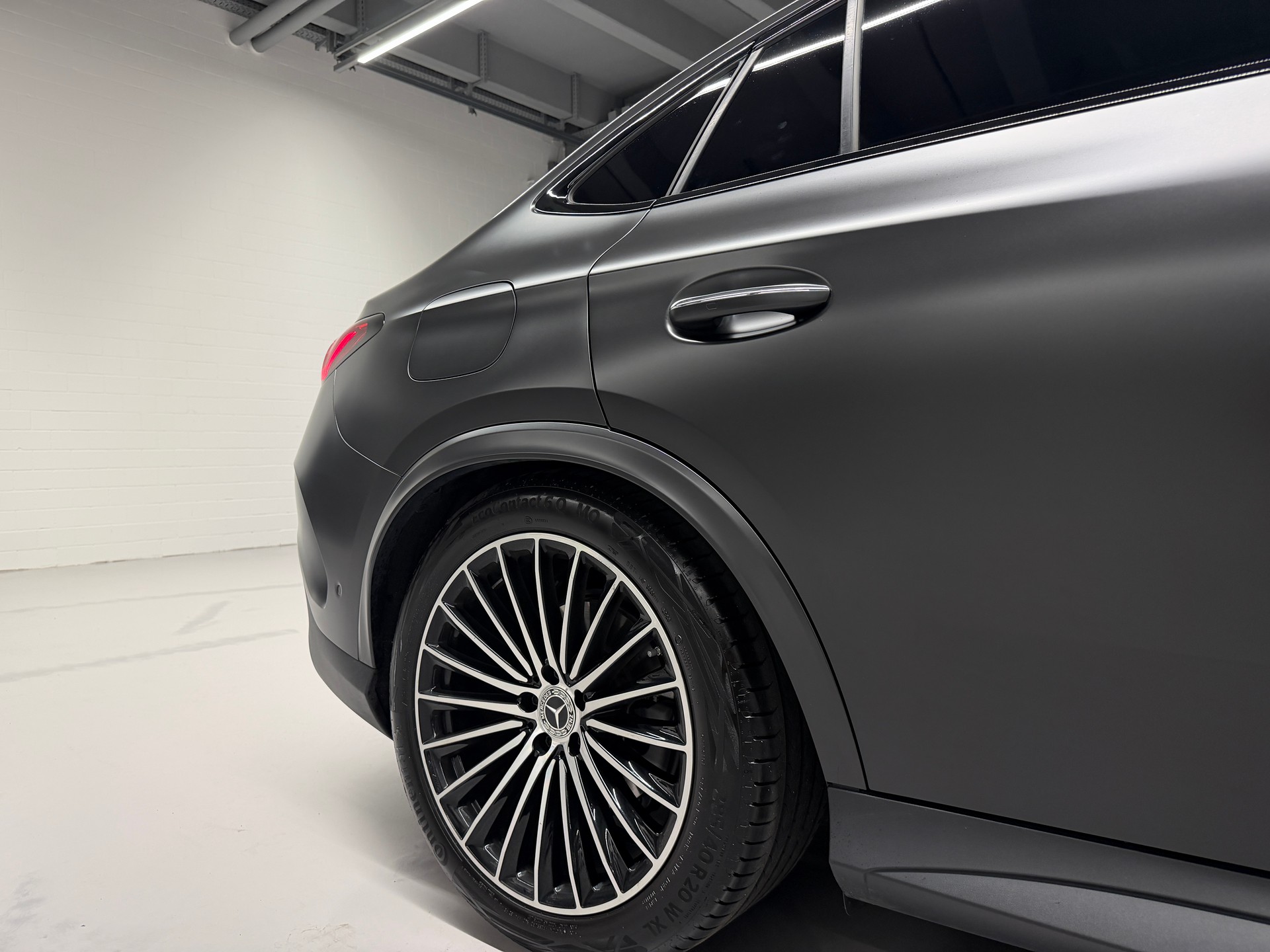 MERCEDES-BENZ GLC 300 AMG Line 4matic Coupé *CH-Auto*Sonderlackierung Manufaktur magno*Gratis Service*-image-14