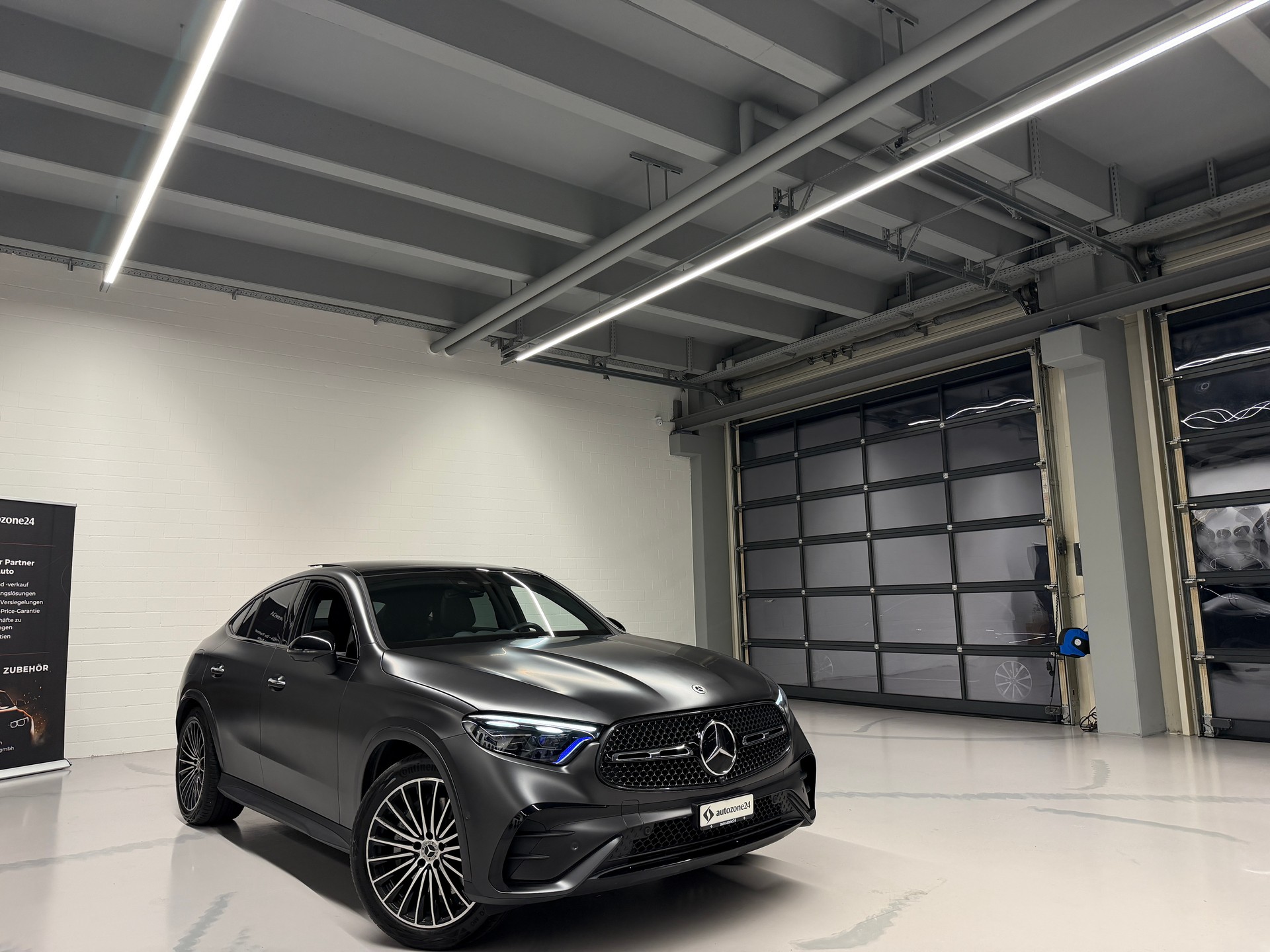 MERCEDES-BENZ GLC 300 AMG Line 4matic Coupé *CH-Auto*Sonderlackierung Manufaktur magno*Gratis Service*-image-10