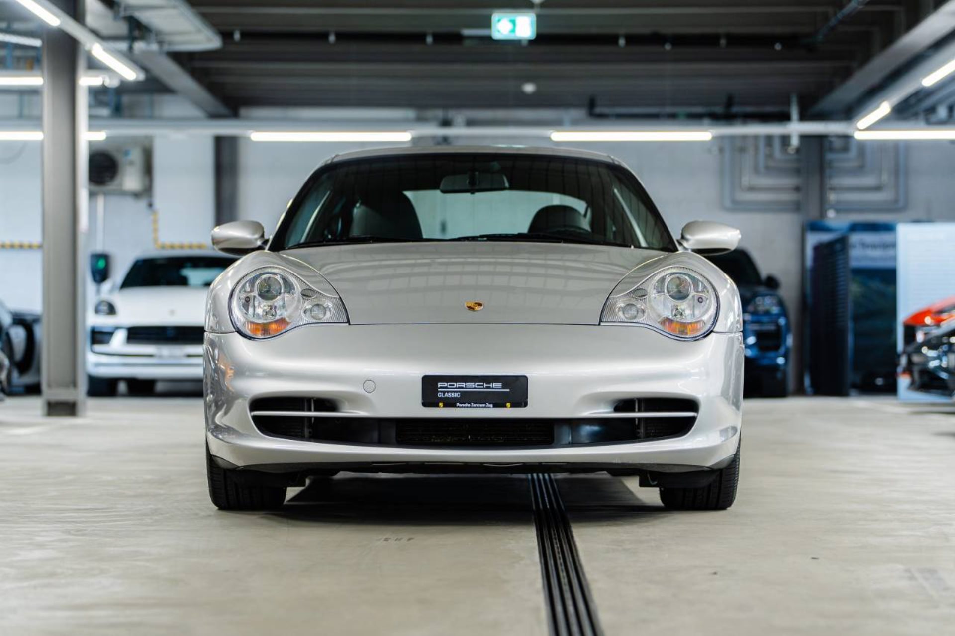 PORSCHE 911 Carrera Coupé-image-5