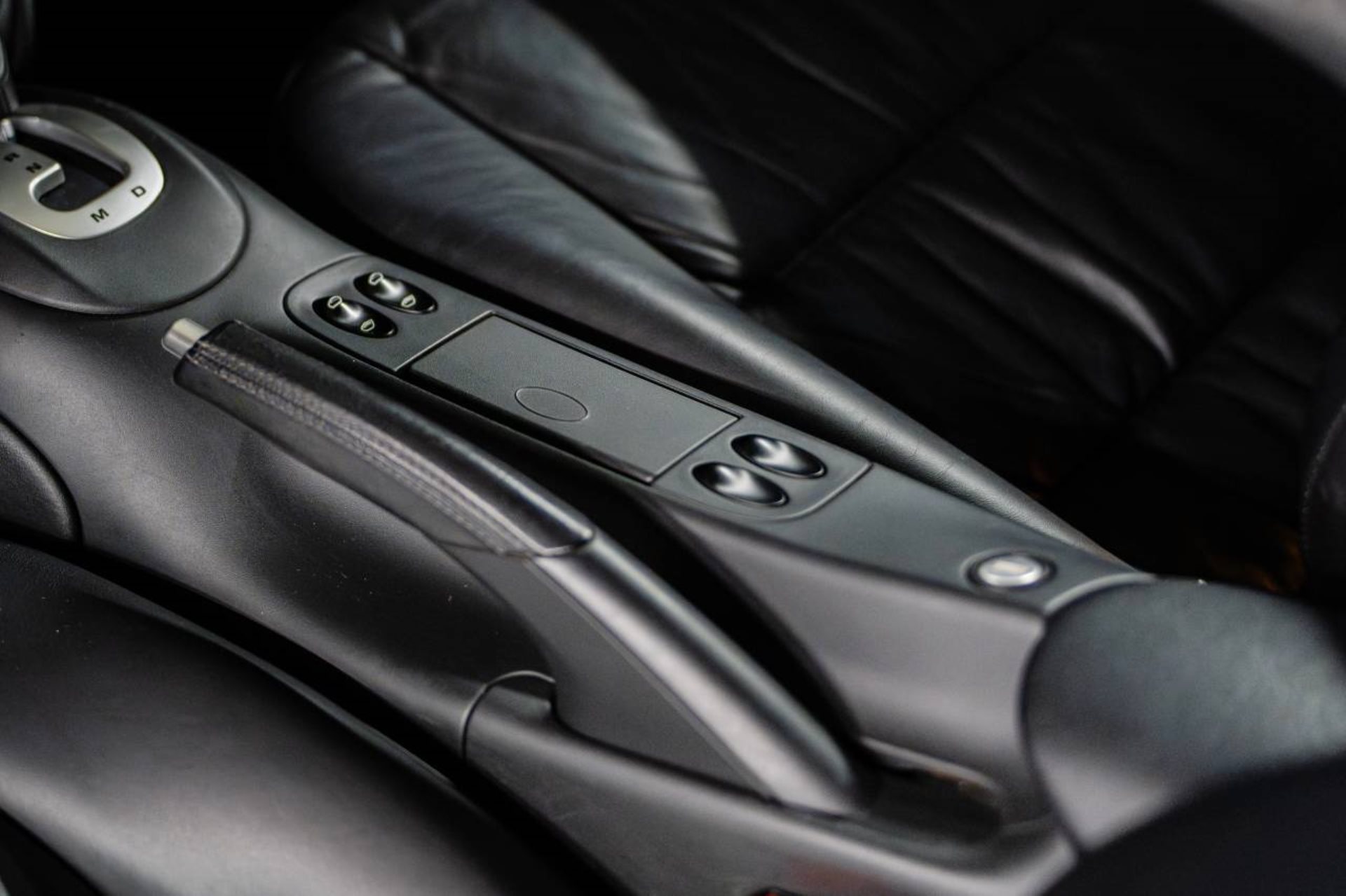 PORSCHE 911 Carrera Coupé-image-22