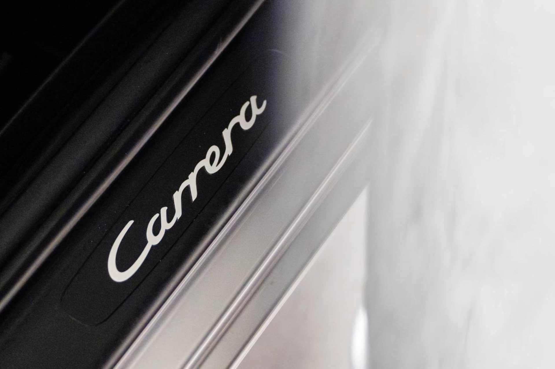 PORSCHE 911 Carrera Coupé-image-25