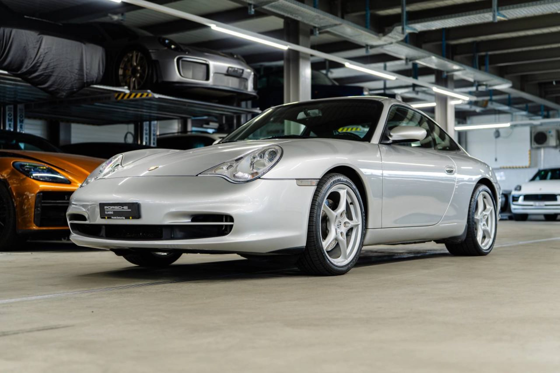 PORSCHE 911 Carrera Coupé-image-0