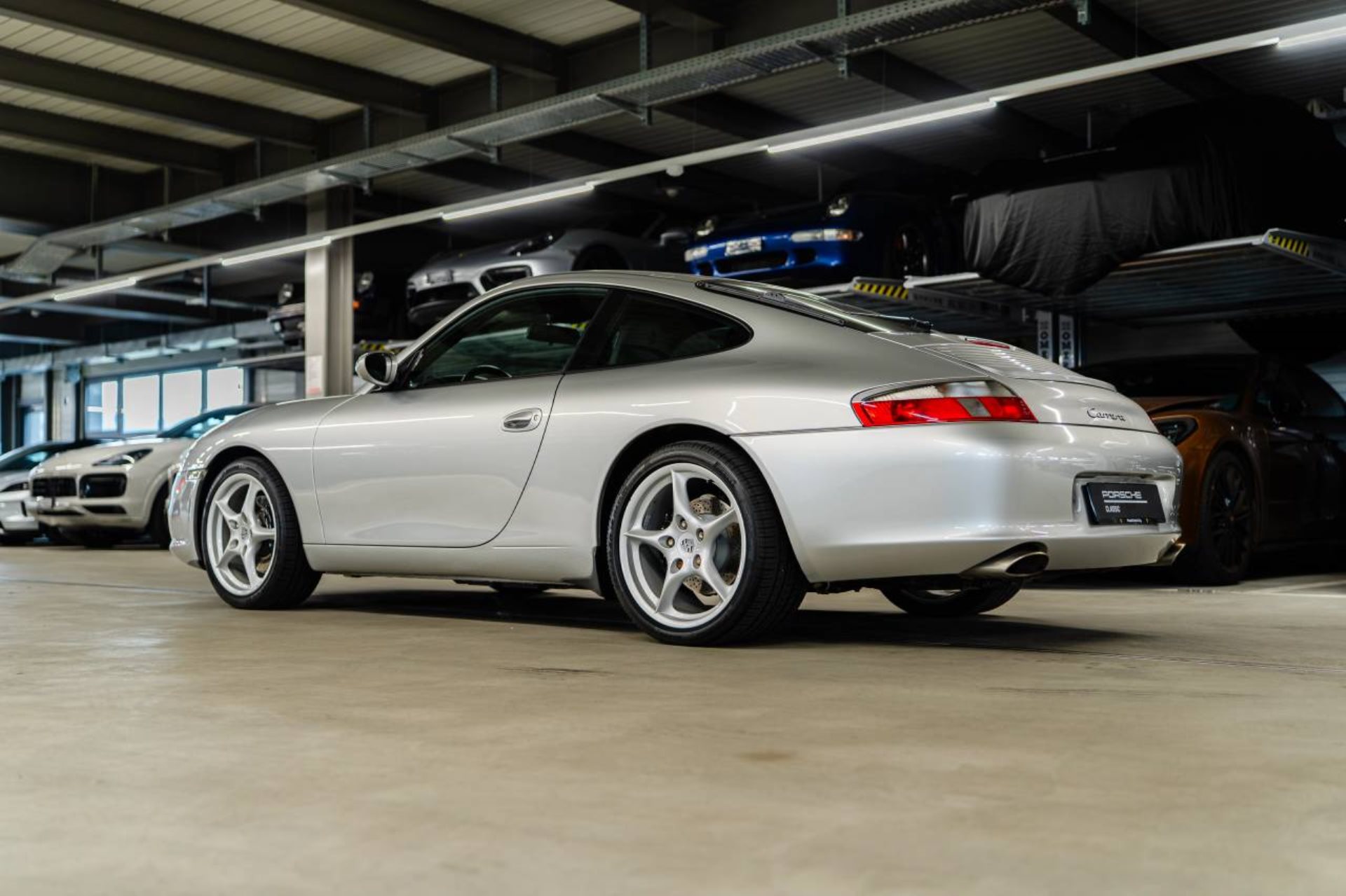 PORSCHE 911 Carrera Coupé-image-2