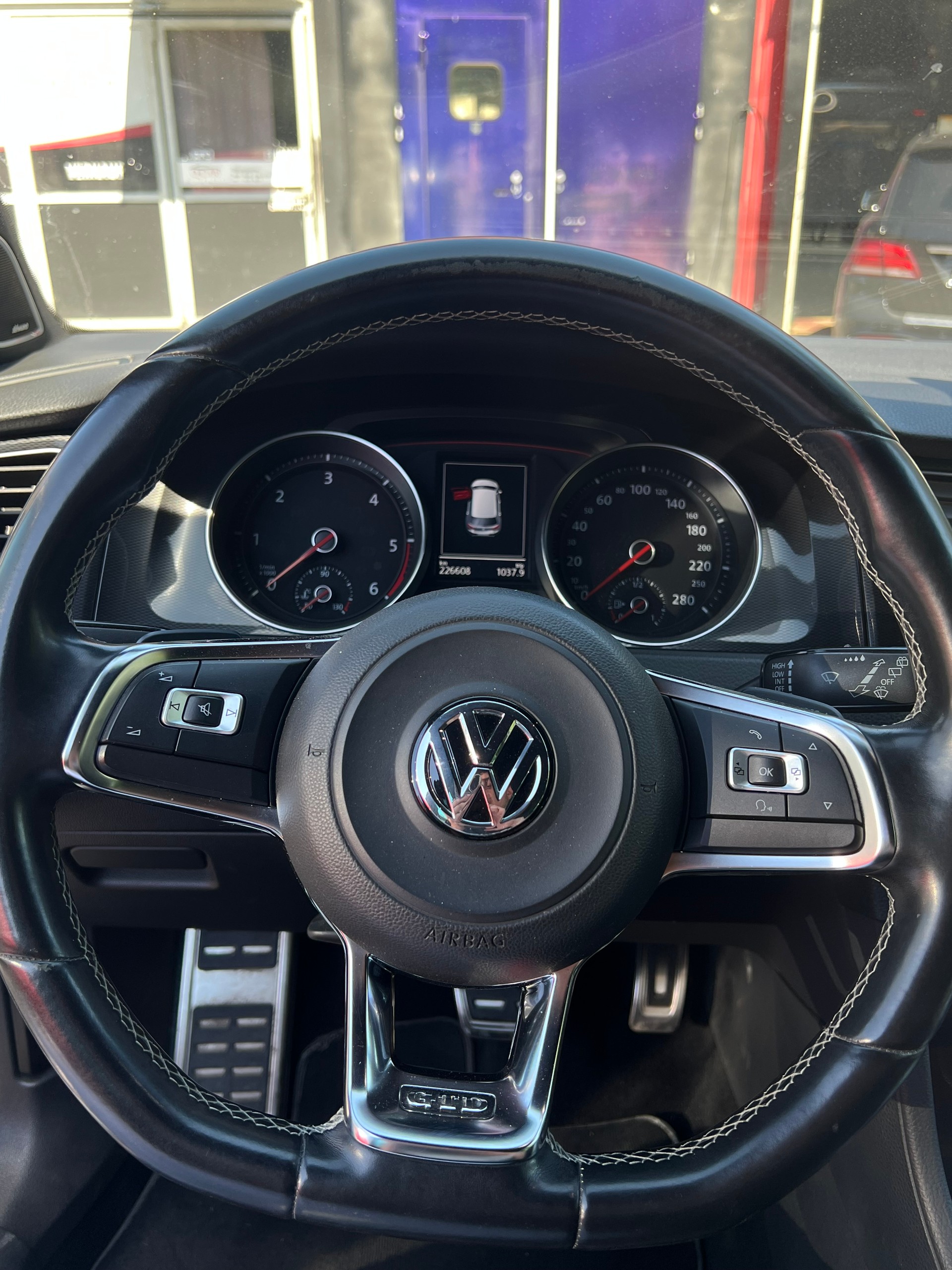 VW Golf 2.0 TDI GTD DSG-image-9