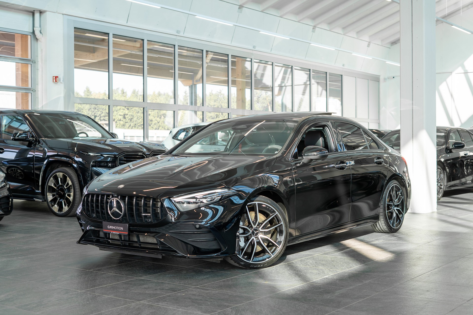 MERCEDES-BENZ A 35 AMG 4matic Limousine / Aero-Paket / Panorama / Burmester-image-0