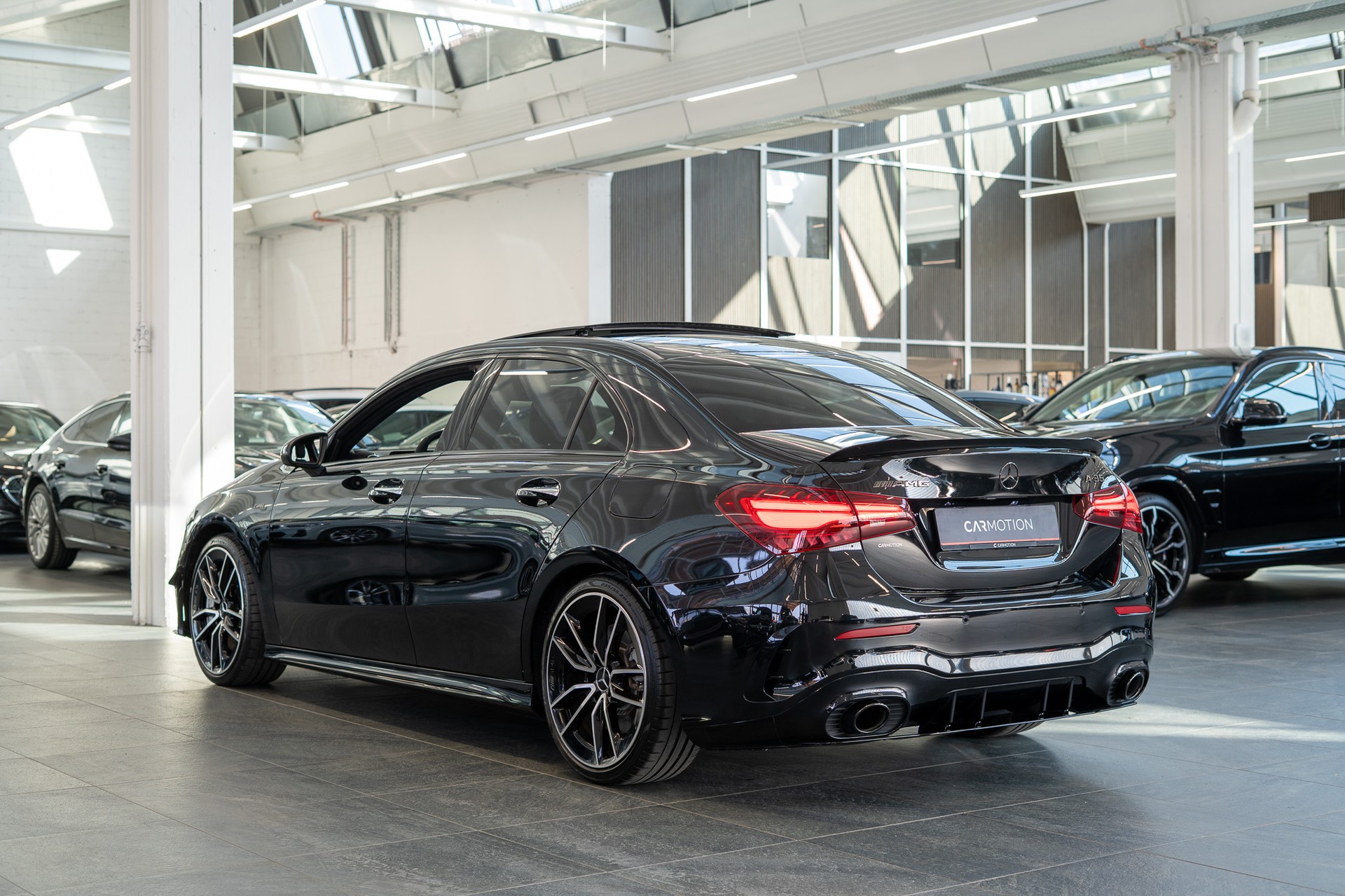 MERCEDES-BENZ A 35 AMG 4matic Limousine / Aero-Paket / Panorama / Burmester-image-7
