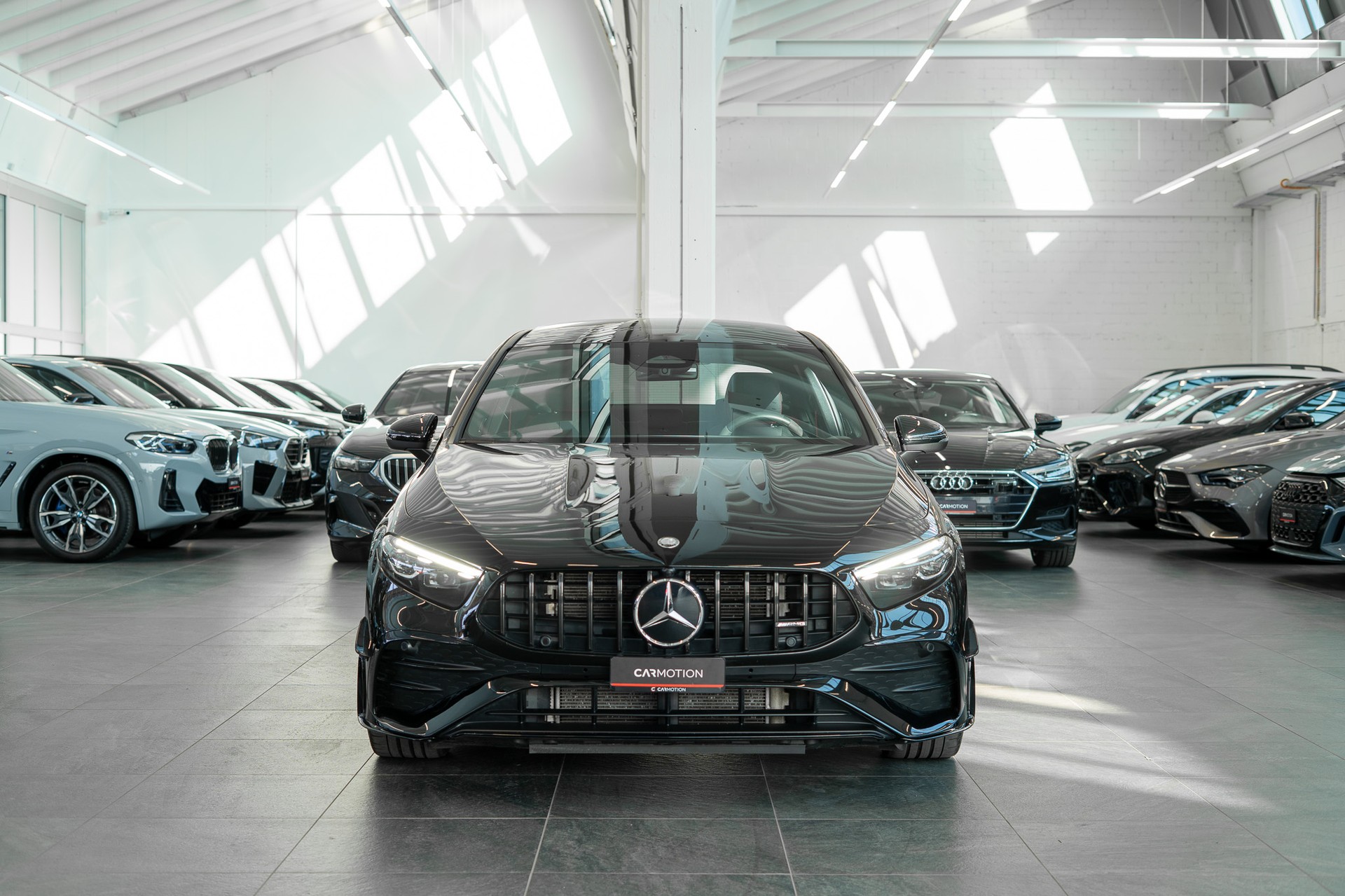 MERCEDES-BENZ A 35 AMG 4matic Limousine / Aero-Paket / Panorama / Burmester-image-1