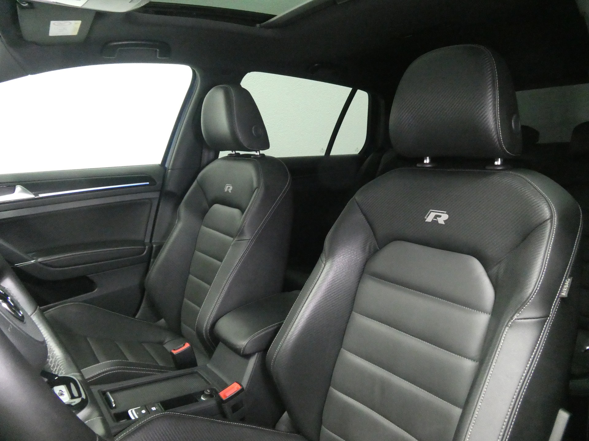 VW Golf 2.0 TSI R 4Motion DSG - Black Style - Panorama - Leder - Virtual Cockpit - Kamera - REMUS - No OPF - 310 PS-image-9