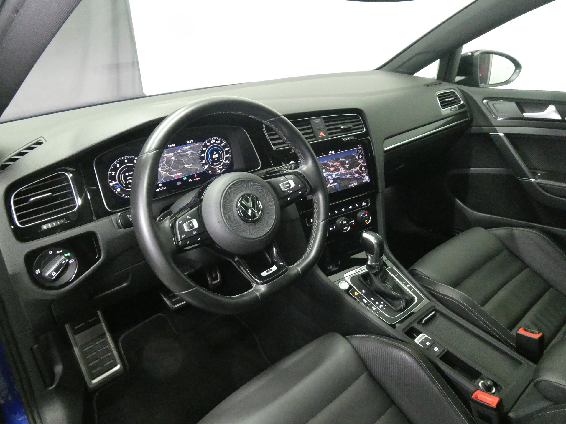 VW Golf 2.0 TSI R 4Motion DSG - Black Style - Panorama - Leder - Virtual Cockpit - Kamera - REMUS - No OPF - 310 PS-image-8