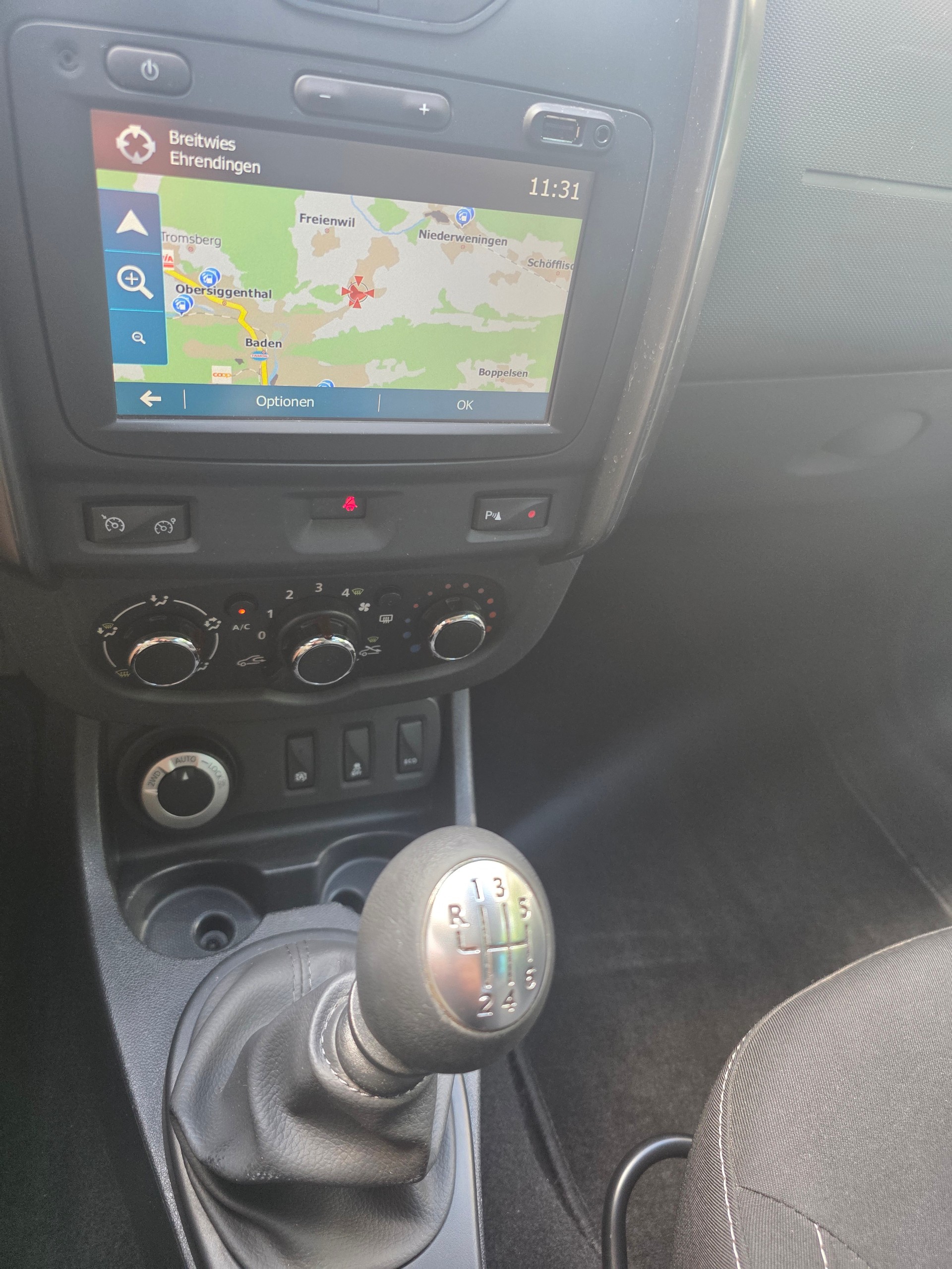 DACIA Duster 1.5 dCi Celebration 4x4-image-12