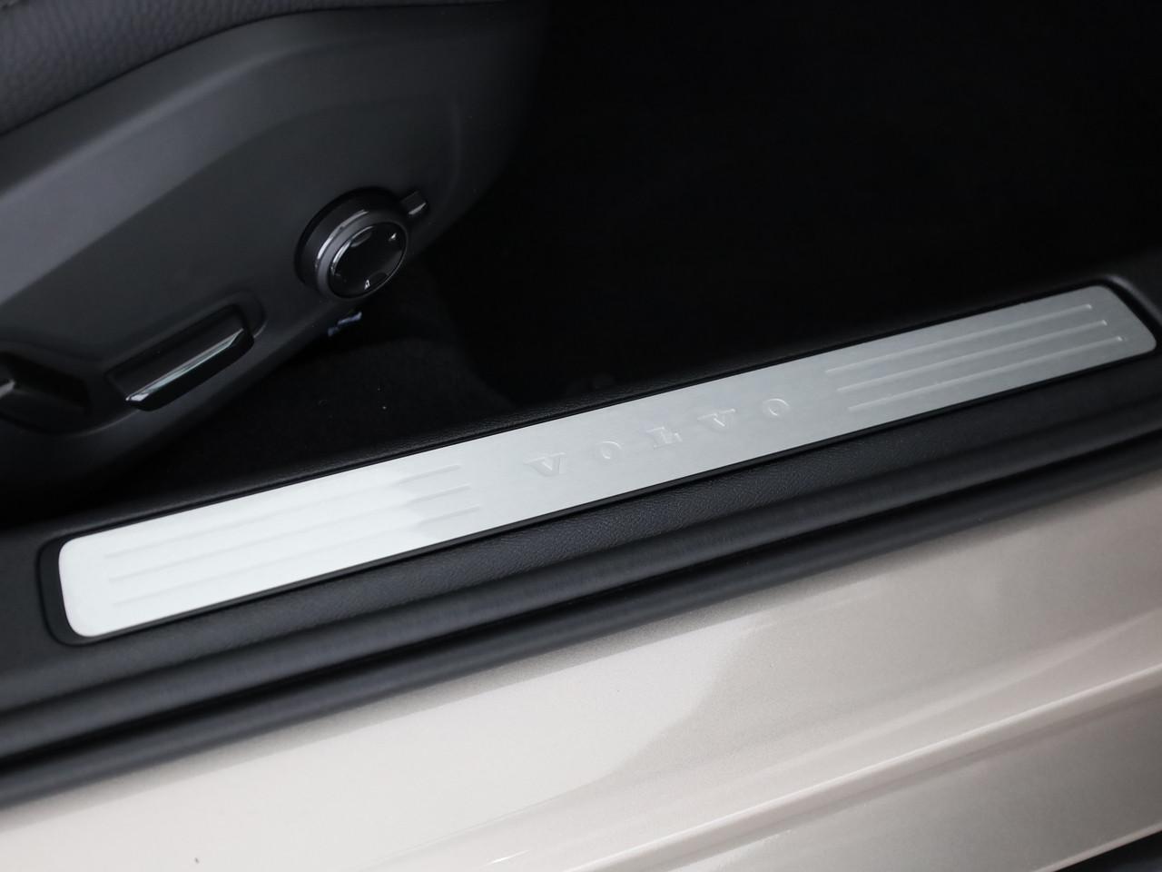 VOLVO V60 2.0 T6 TE Ultra Dark eAWD-image-21