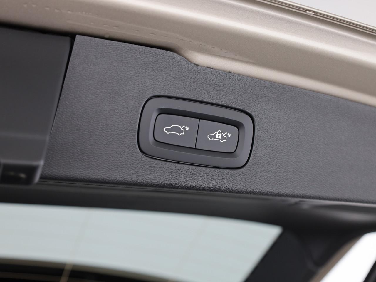 VOLVO V60 2.0 T6 TE Ultra Dark eAWD-image-17