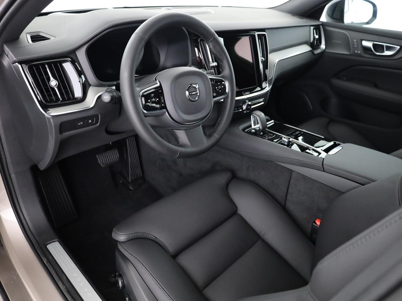 VOLVO V60 2.0 T6 TE Ultra Dark eAWD-image-7