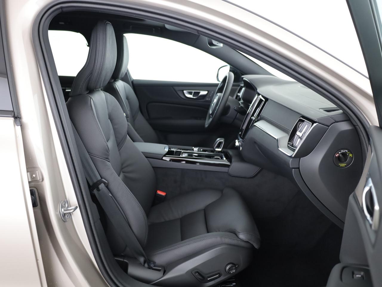 VOLVO V60 2.0 T6 TE Ultra Dark eAWD-image-8