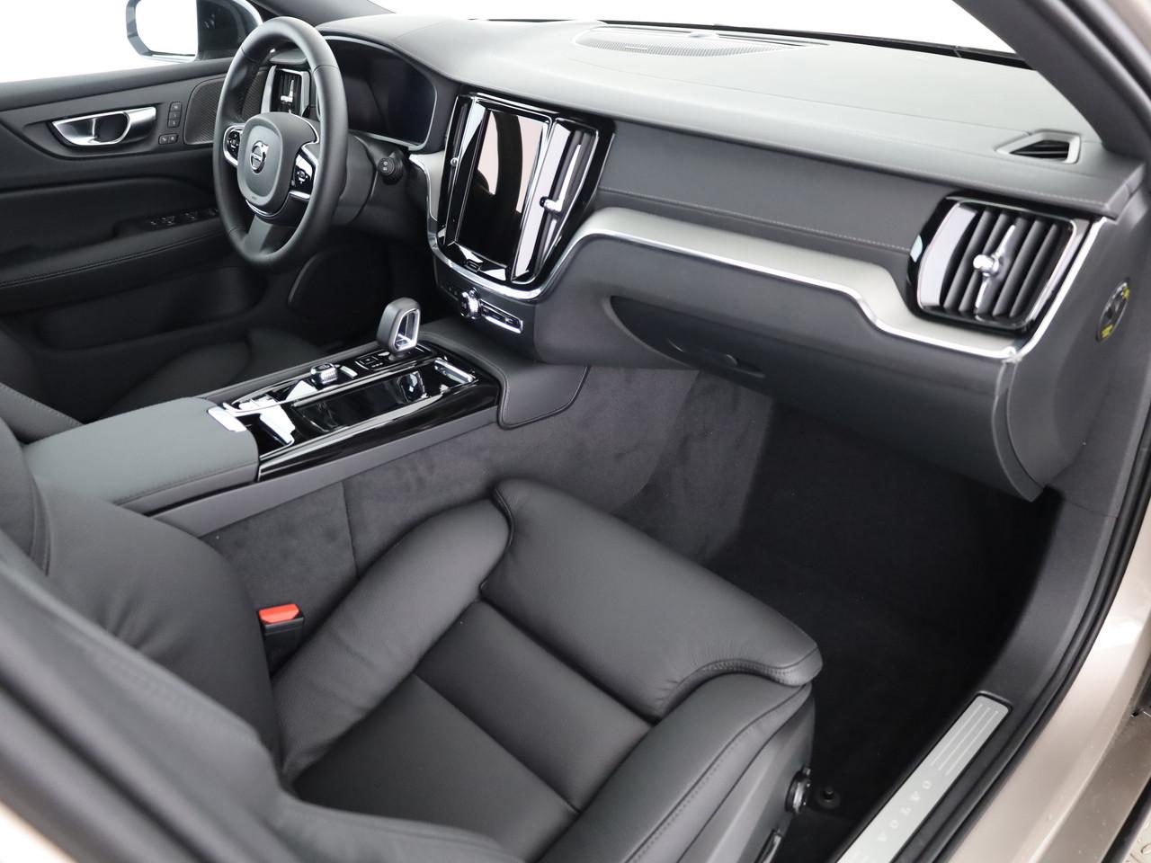 VOLVO V60 2.0 T6 TE Ultra Dark eAWD-image-10