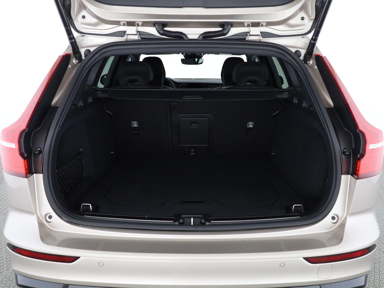 VOLVO V60 2.0 T6 TE Ultra Dark eAWD-image-13