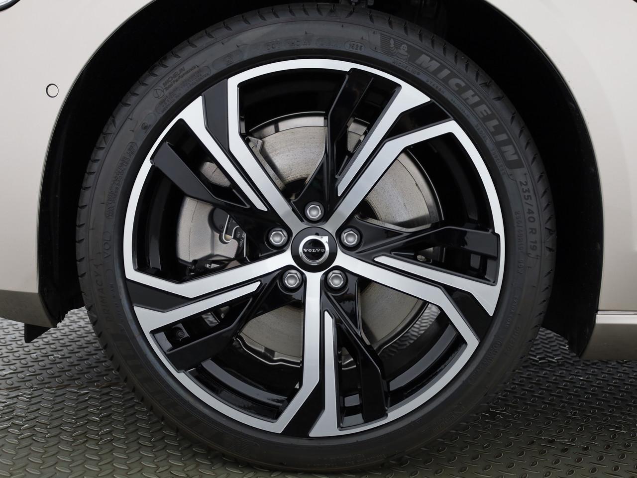 VOLVO V60 2.0 T6 TE Ultra Dark eAWD-image-5