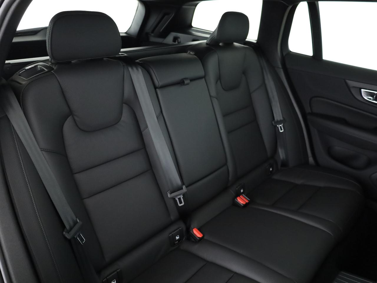 VOLVO V60 2.0 T6 TE Ultra Dark eAWD-image-11