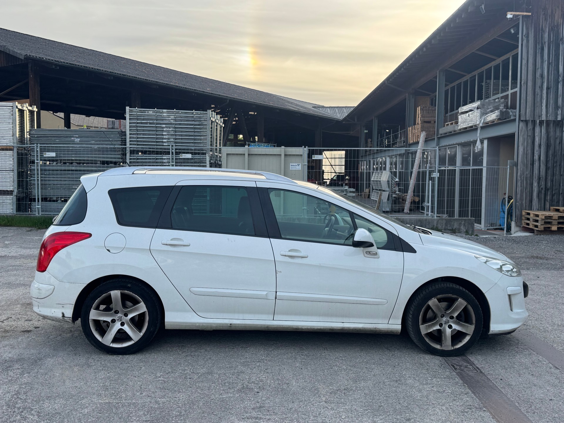 PEUGEOT 308 SW 1.6 16V Turbo Sport Pack Automatic-image-3