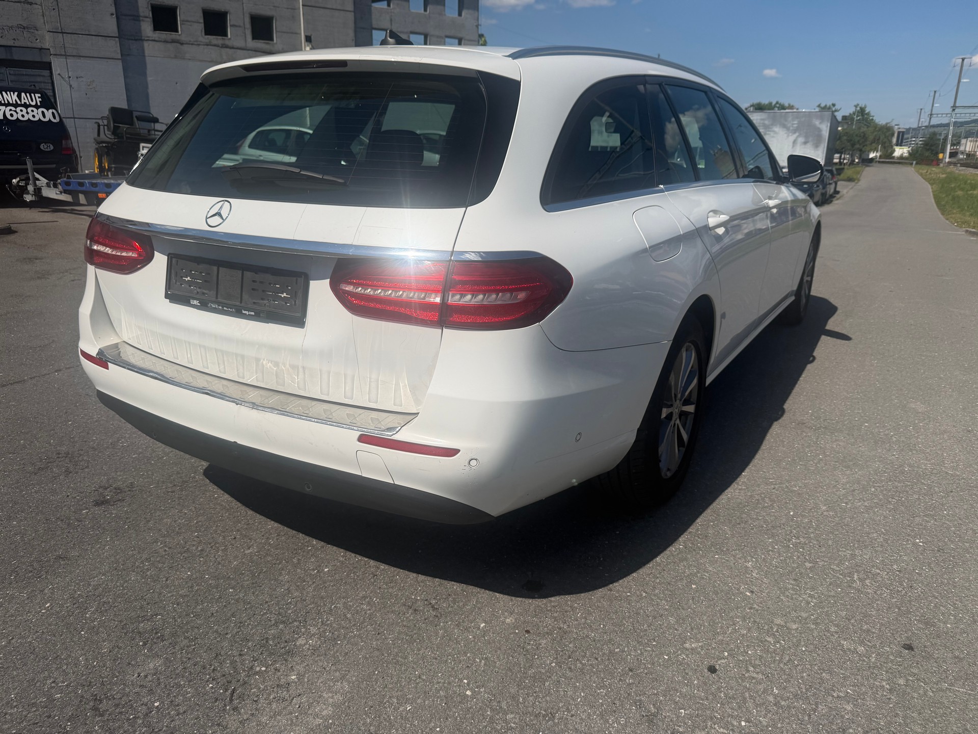 MERCEDES-BENZ E 220 d 4Matic 9G-Tronic-image-3
