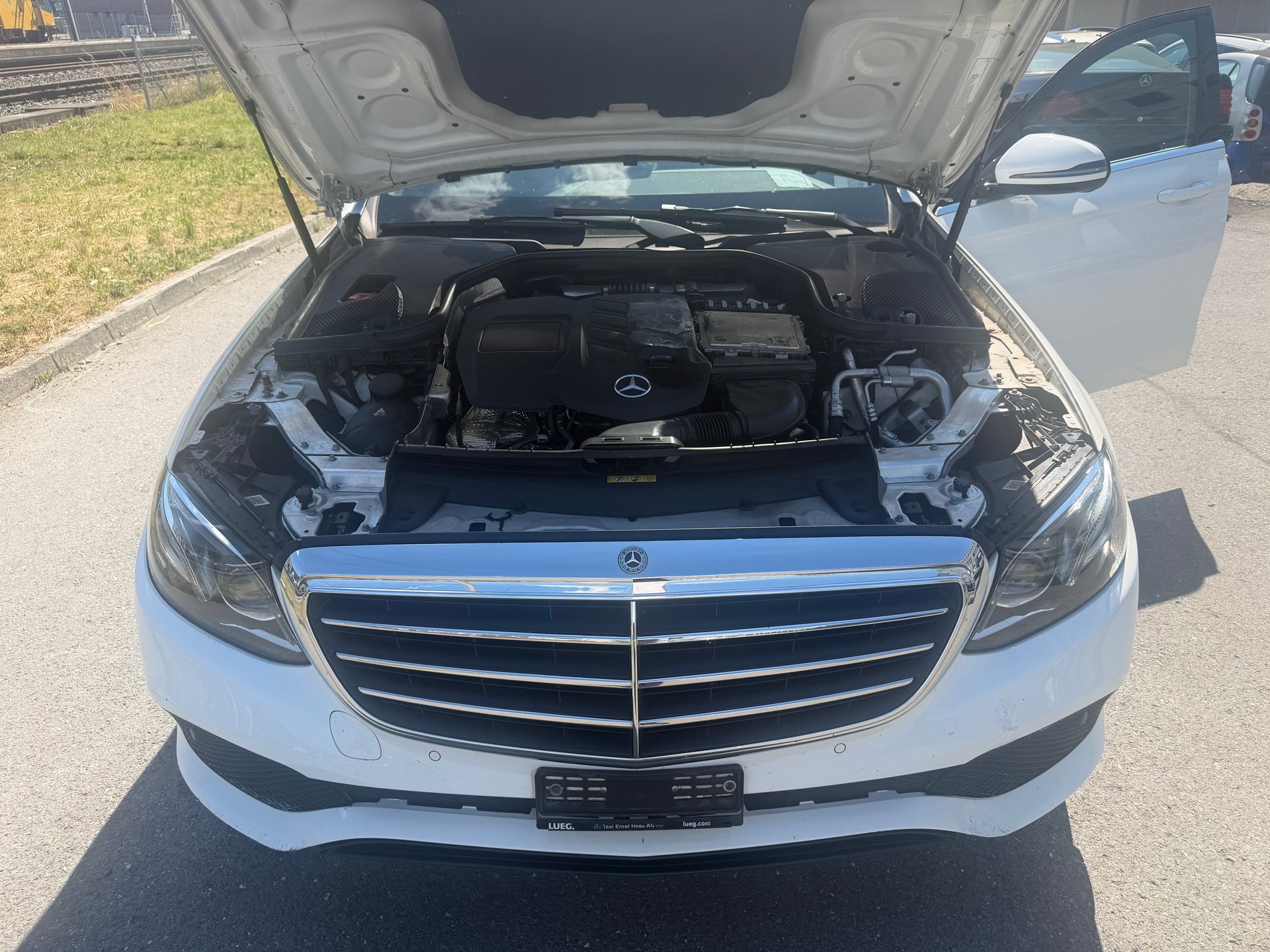 MERCEDES-BENZ E 220 d 4Matic 9G-Tronic-image-10