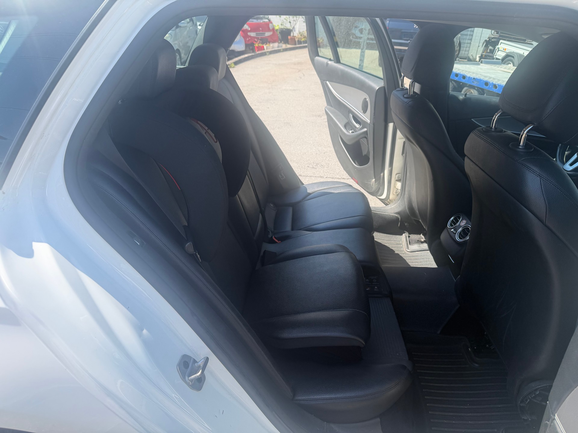 MERCEDES-BENZ E 220 d 4Matic 9G-Tronic-image-7