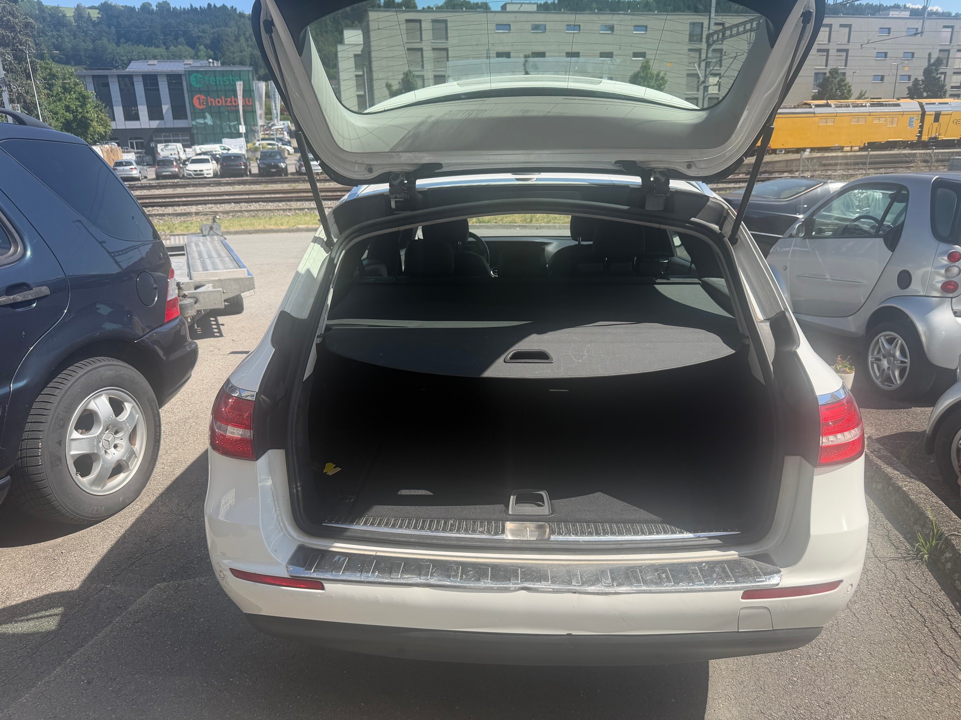 MERCEDES-BENZ E 220 d 4Matic 9G-Tronic-image-6