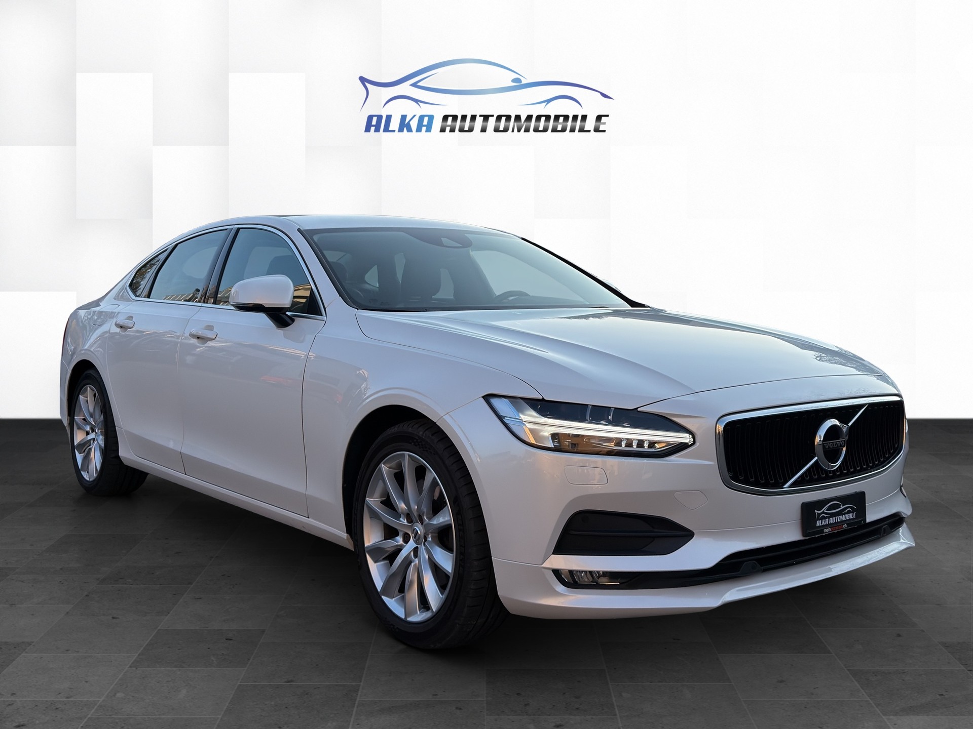 VOLVO S90 D4 Momentum Geartronic-image-7
