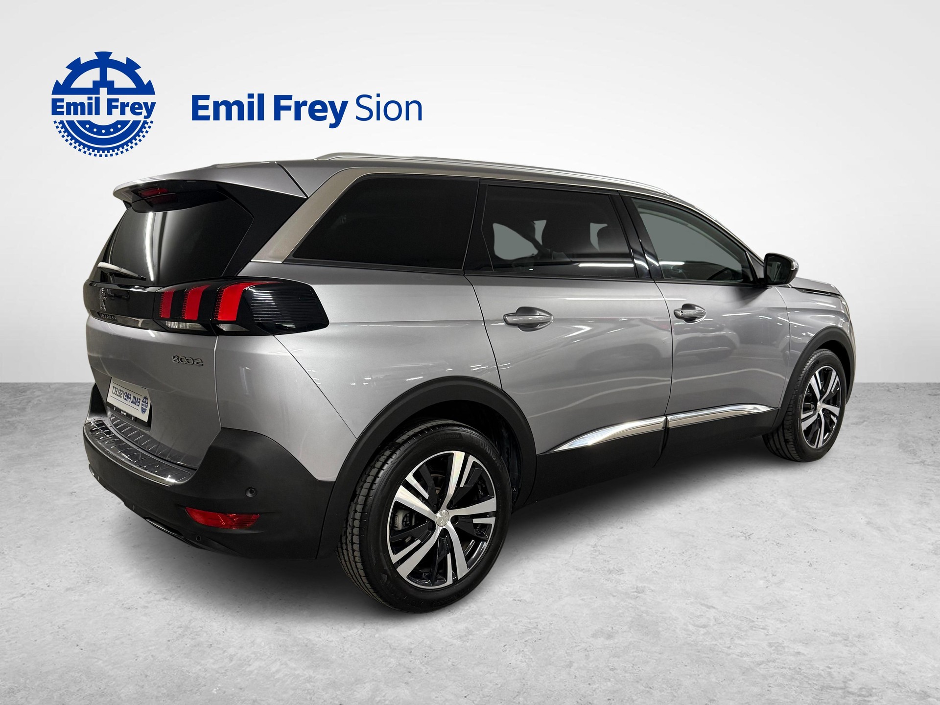 PEUGEOT 5008 1.2 PureTech Allure-image-5