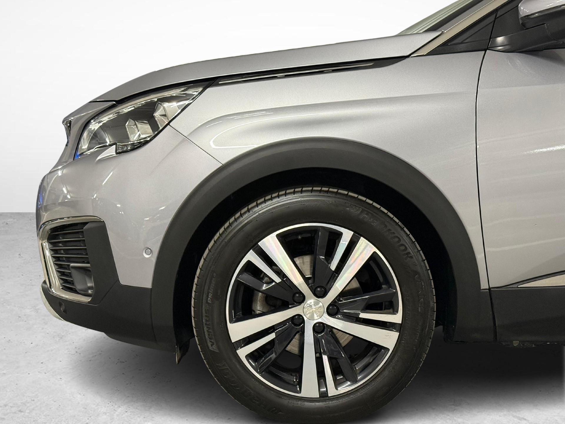 PEUGEOT 5008 1.2 PureTech Allure-image-8