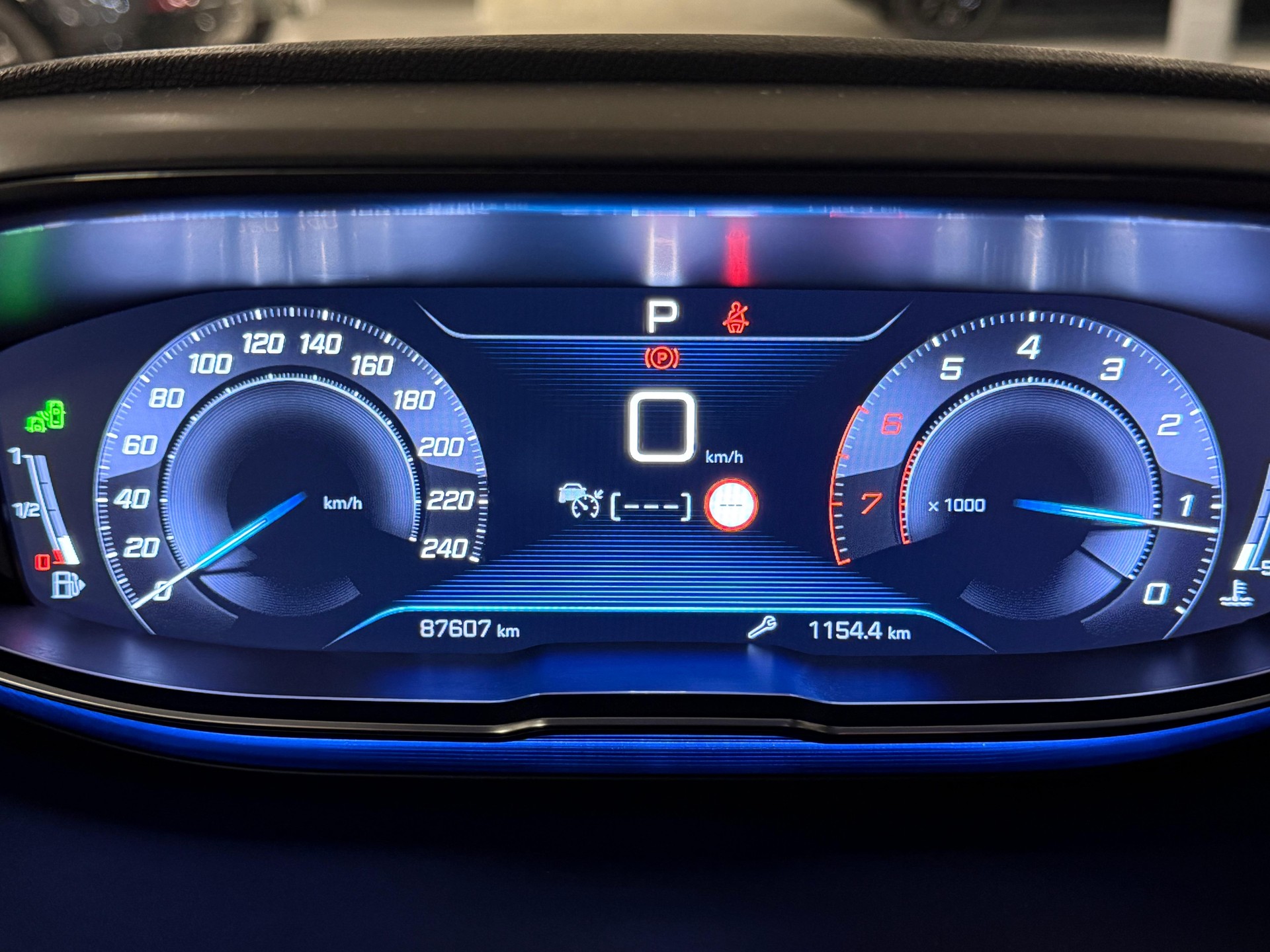 PEUGEOT 5008 1.2 PureTech Allure-image-17