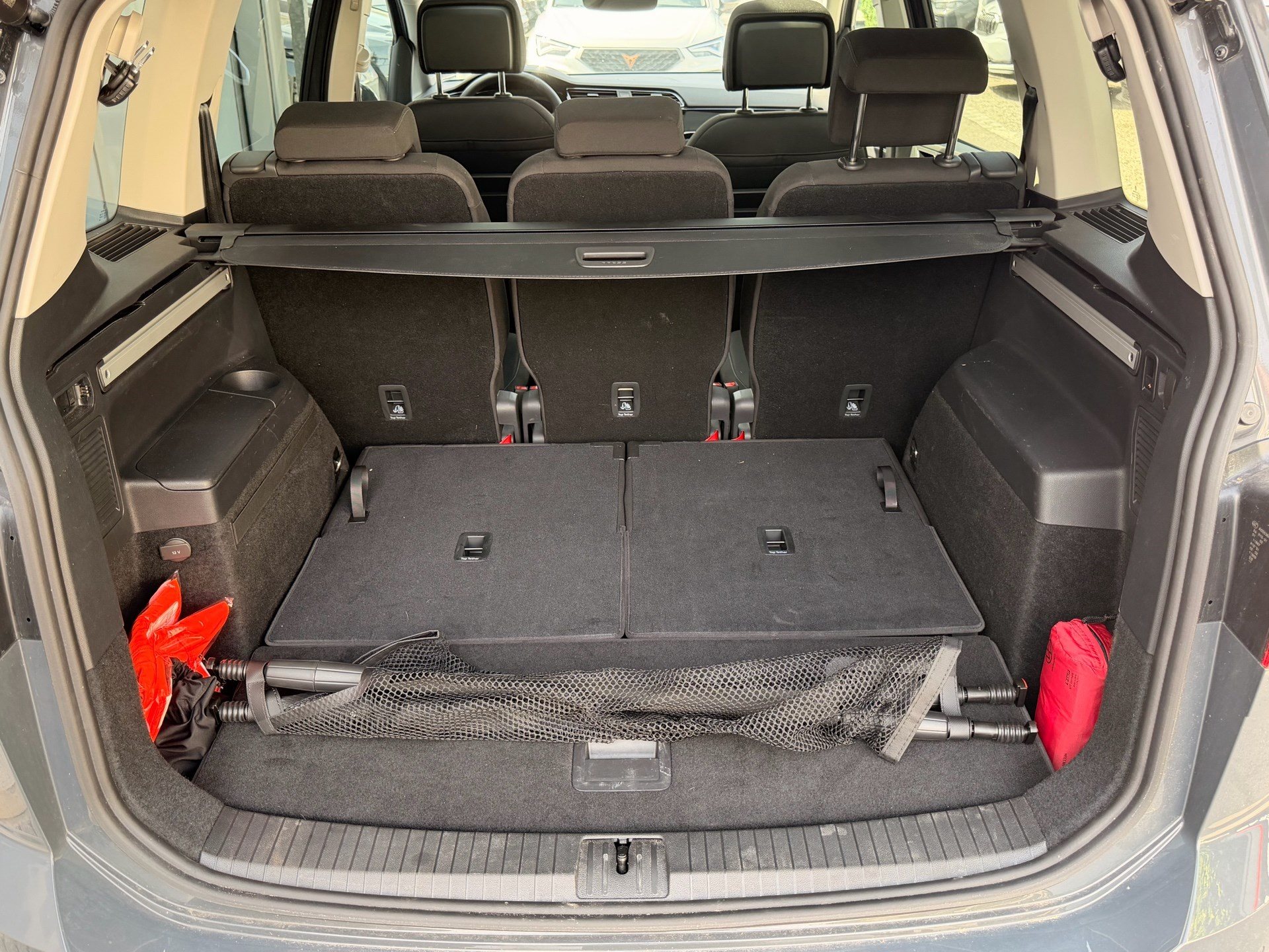 VW Touran 1.5 TSI Highline R-LINE *** TOPAUSGESTATTETER FAMILIENWAGEN ***-image-27