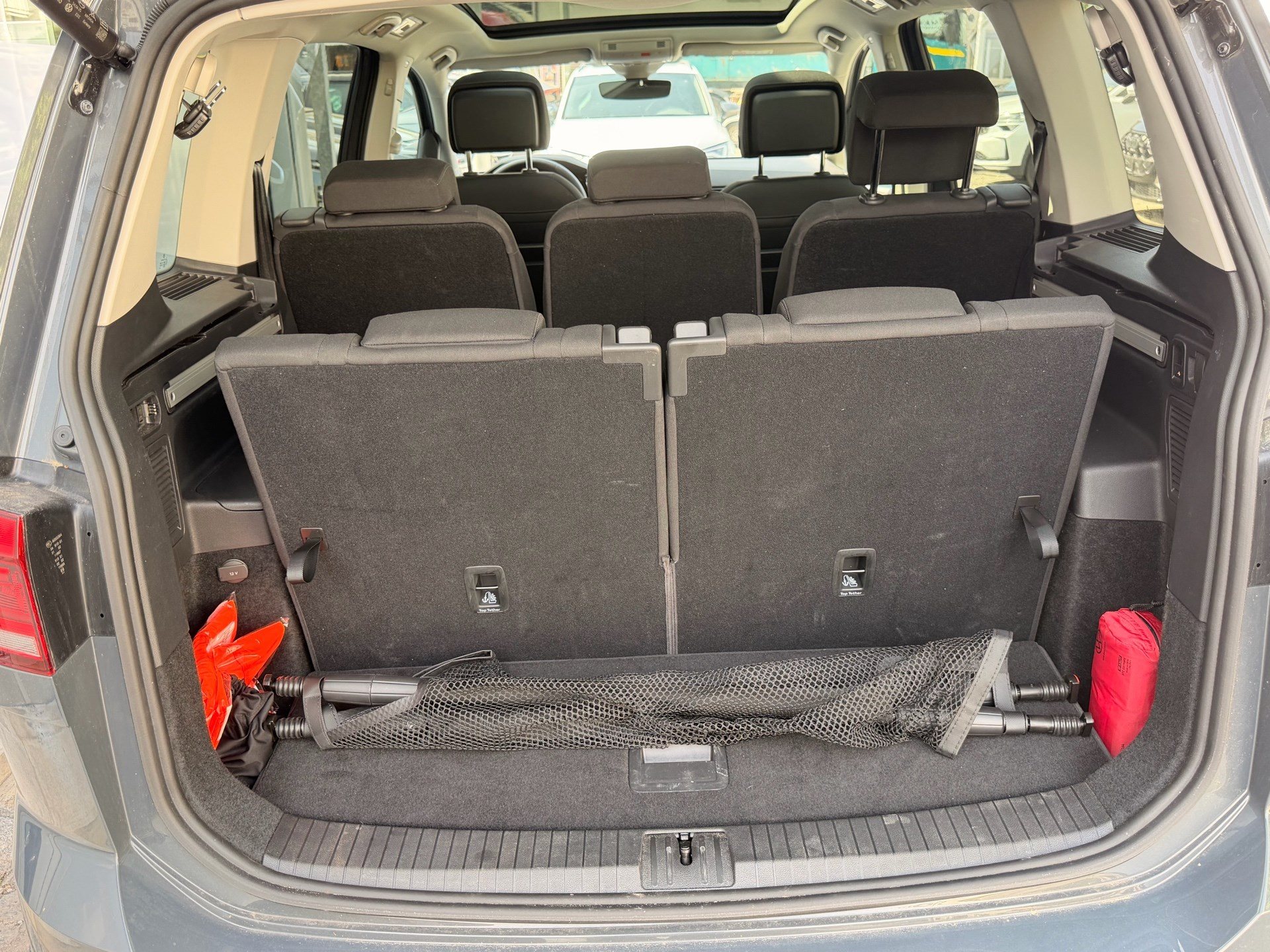 VW Touran 1.5 TSI Highline R-LINE *** TOPAUSGESTATTETER FAMILIENWAGEN ***-image-28