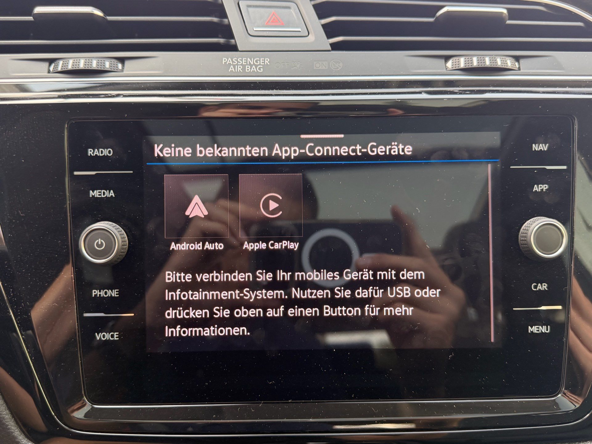 VW Touran 1.5 TSI Highline R-LINE *** TOPAUSGESTATTETER FAMILIENWAGEN ***-image-18