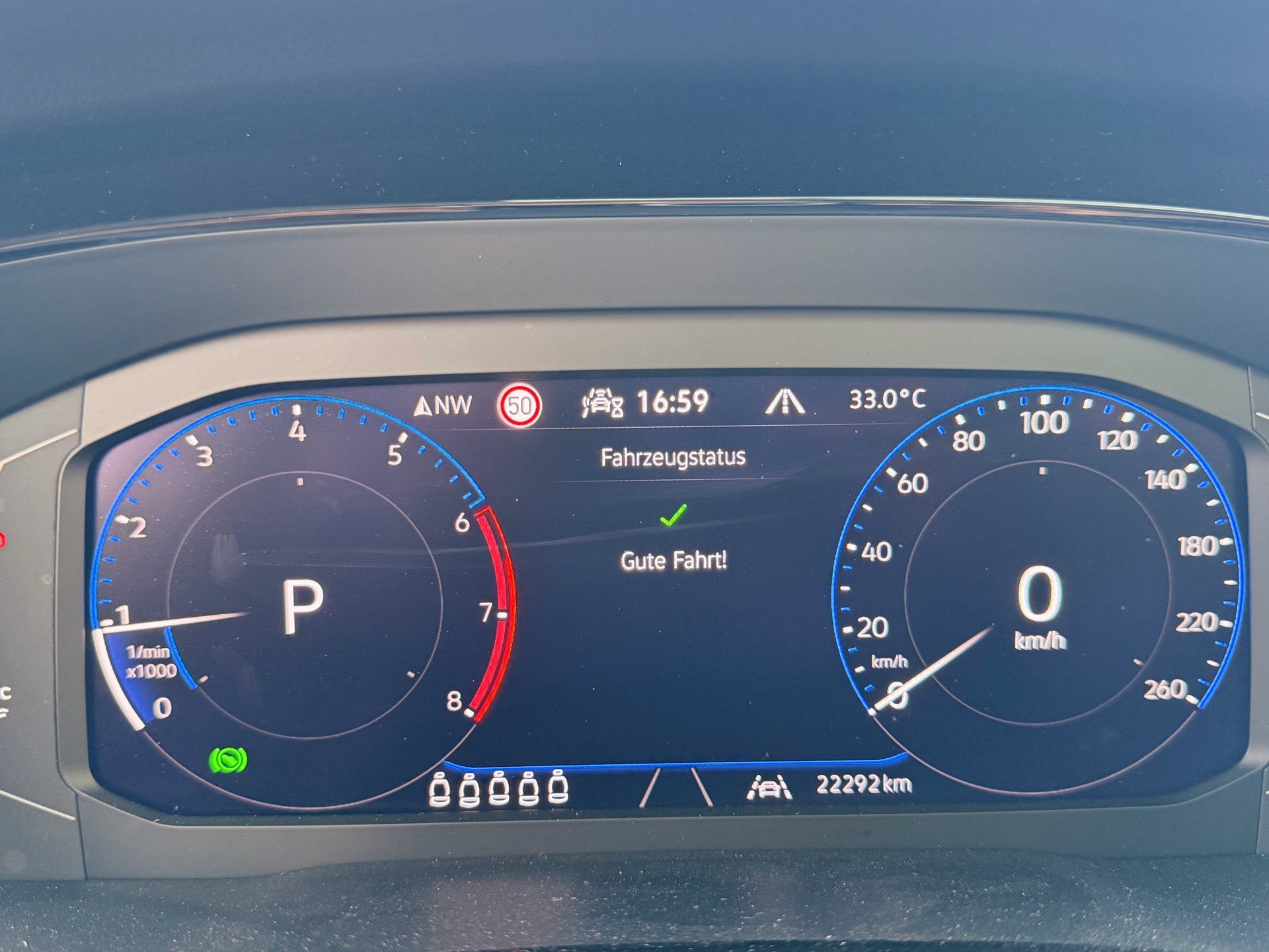 VW Touran 1.5 TSI Highline R-LINE *** TOPAUSGESTATTETER FAMILIENWAGEN ***-image-9