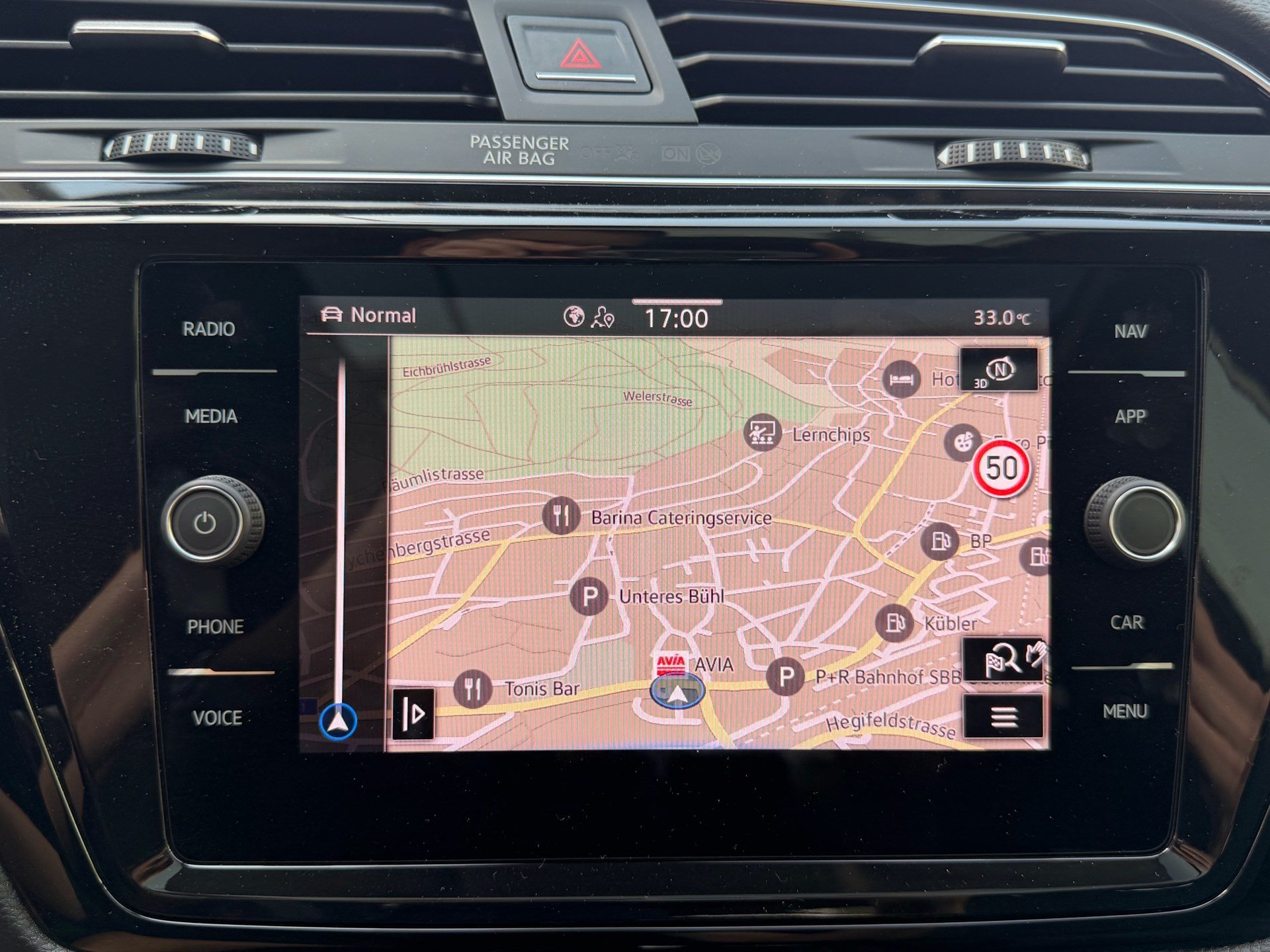 VW Touran 1.5 TSI Highline R-LINE *** TOPAUSGESTATTETER FAMILIENWAGEN ***-image-12