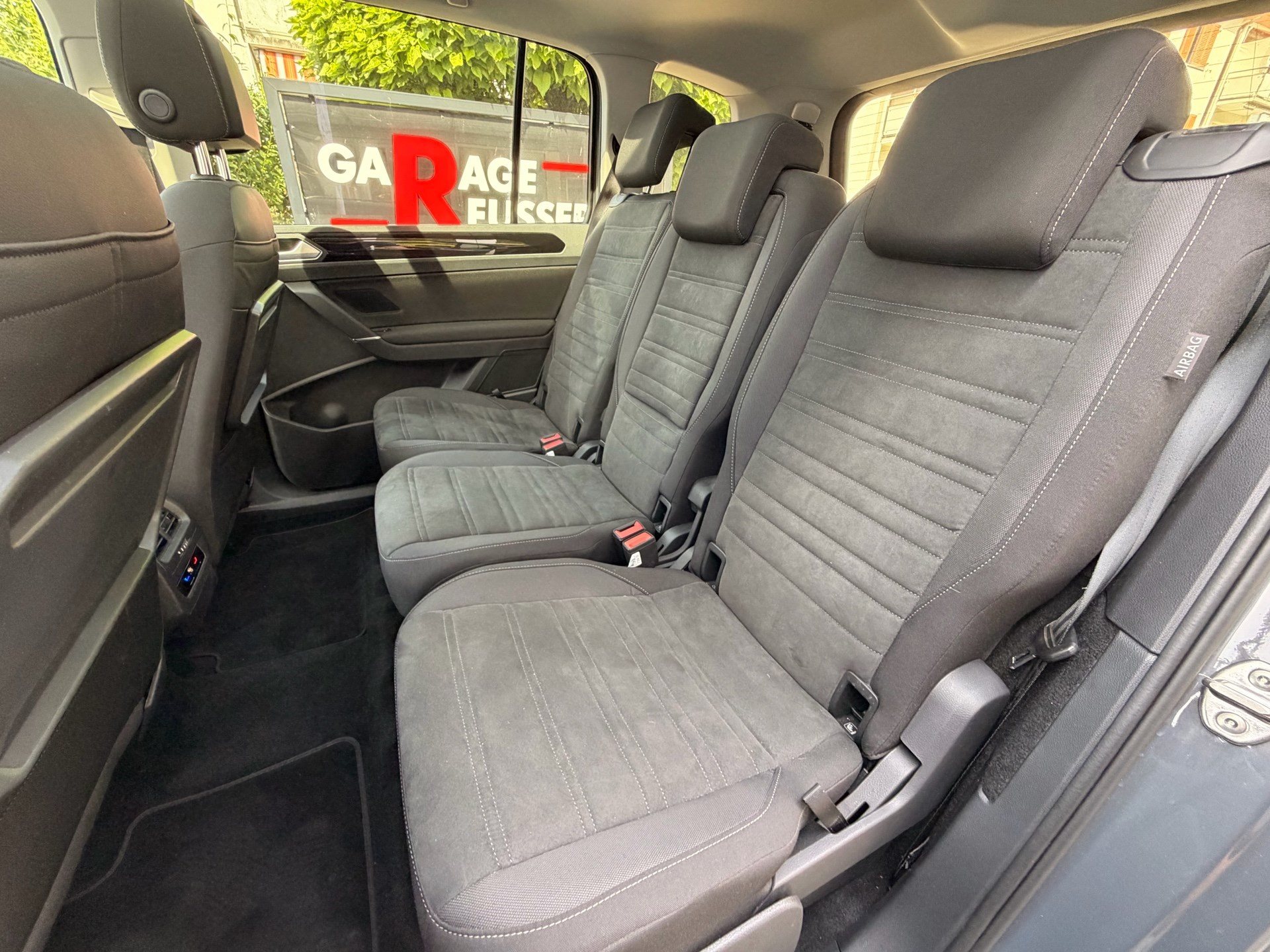 VW Touran 1.5 TSI Highline R-LINE *** TOPAUSGESTATTETER FAMILIENWAGEN ***-image-26