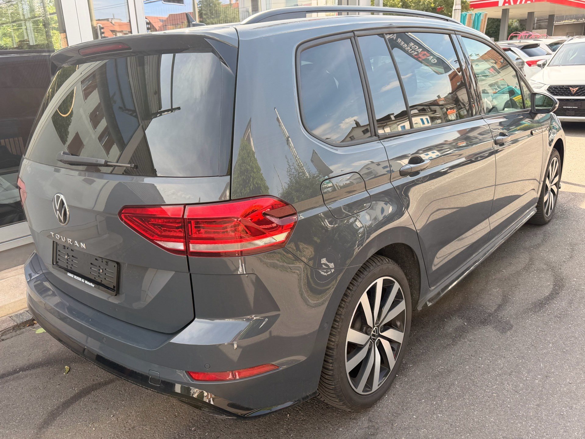 VW Touran 1.5 TSI Highline R-LINE *** TOPAUSGESTATTETER FAMILIENWAGEN ***-showroom-element-3