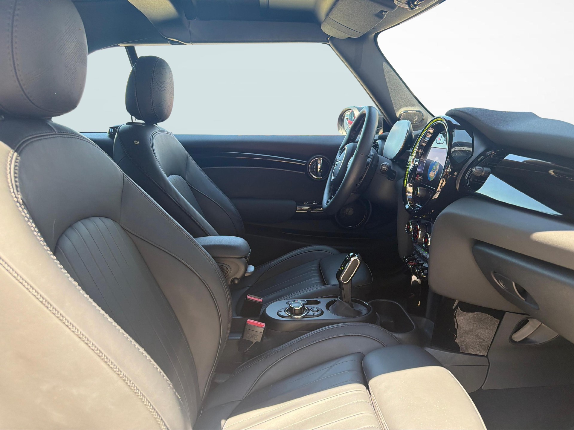 MINI JCW Cabrio John Cooper Works-image-11
