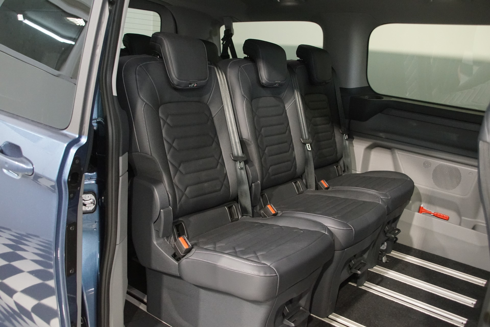 FORD Tourneo Bus 320 L1H1 Titanium Automat-image-15