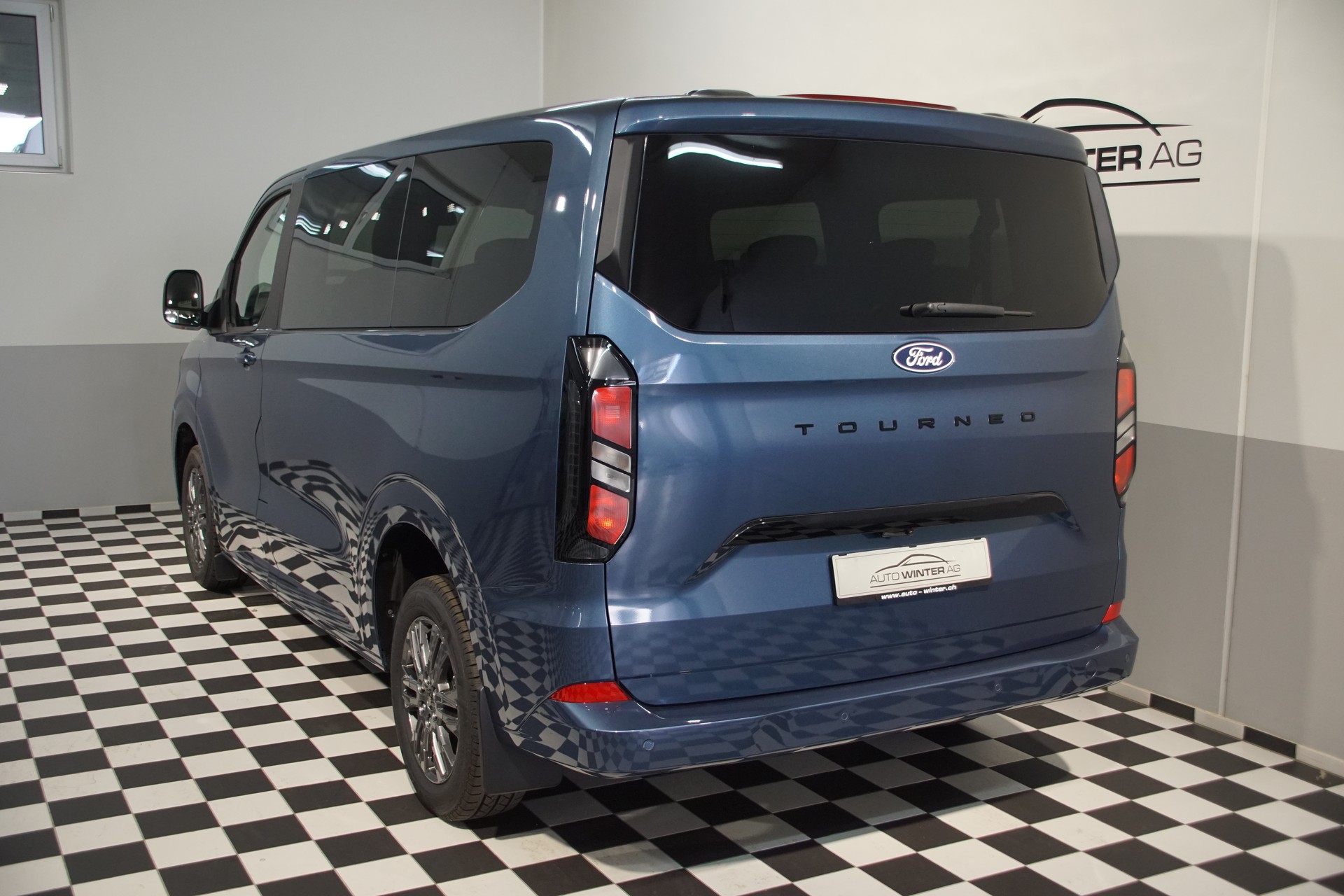 FORD Tourneo Bus 320 L1H1 Titanium Automat-image-7