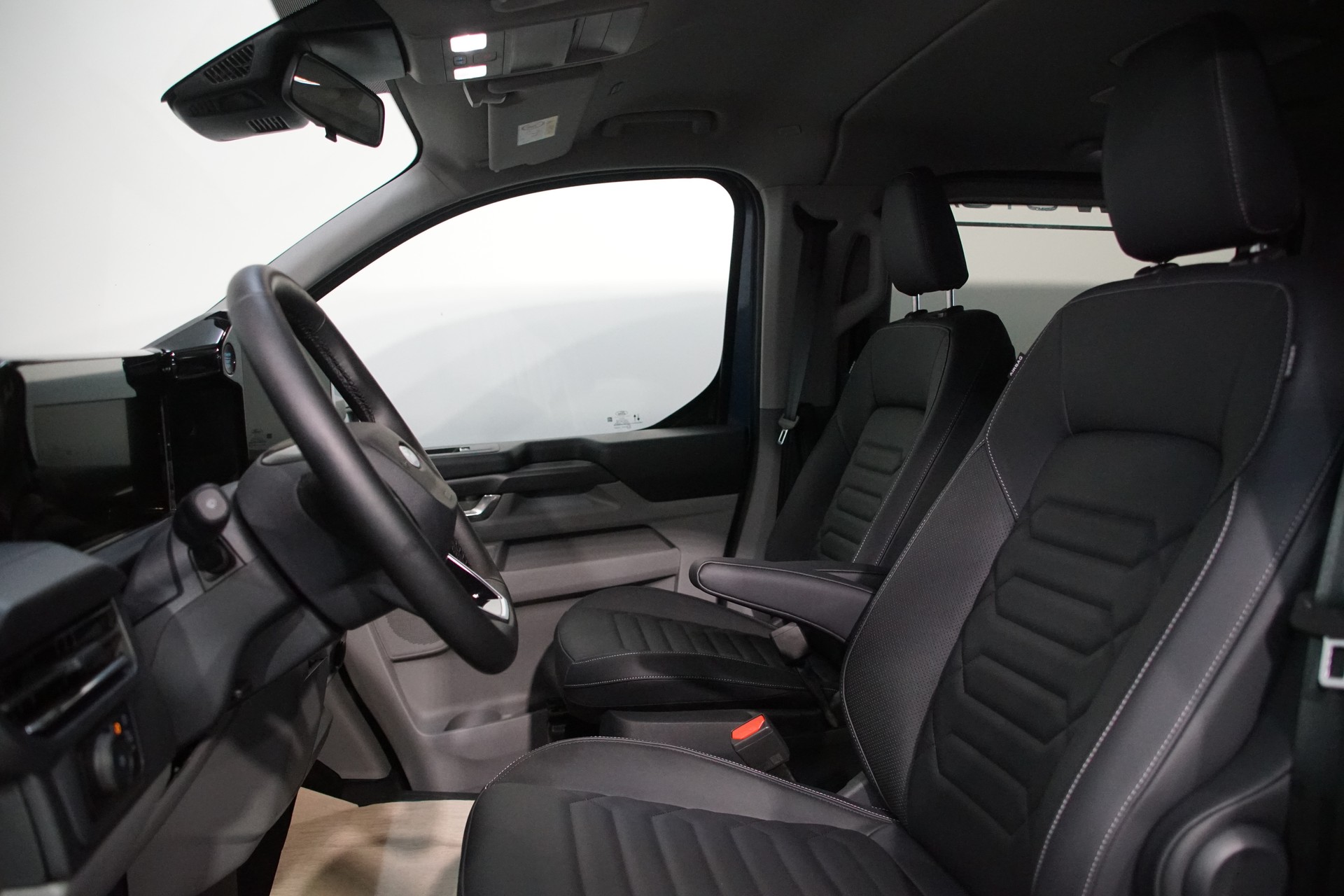FORD Tourneo Bus 320 L1H1 Titanium Automat-image-11