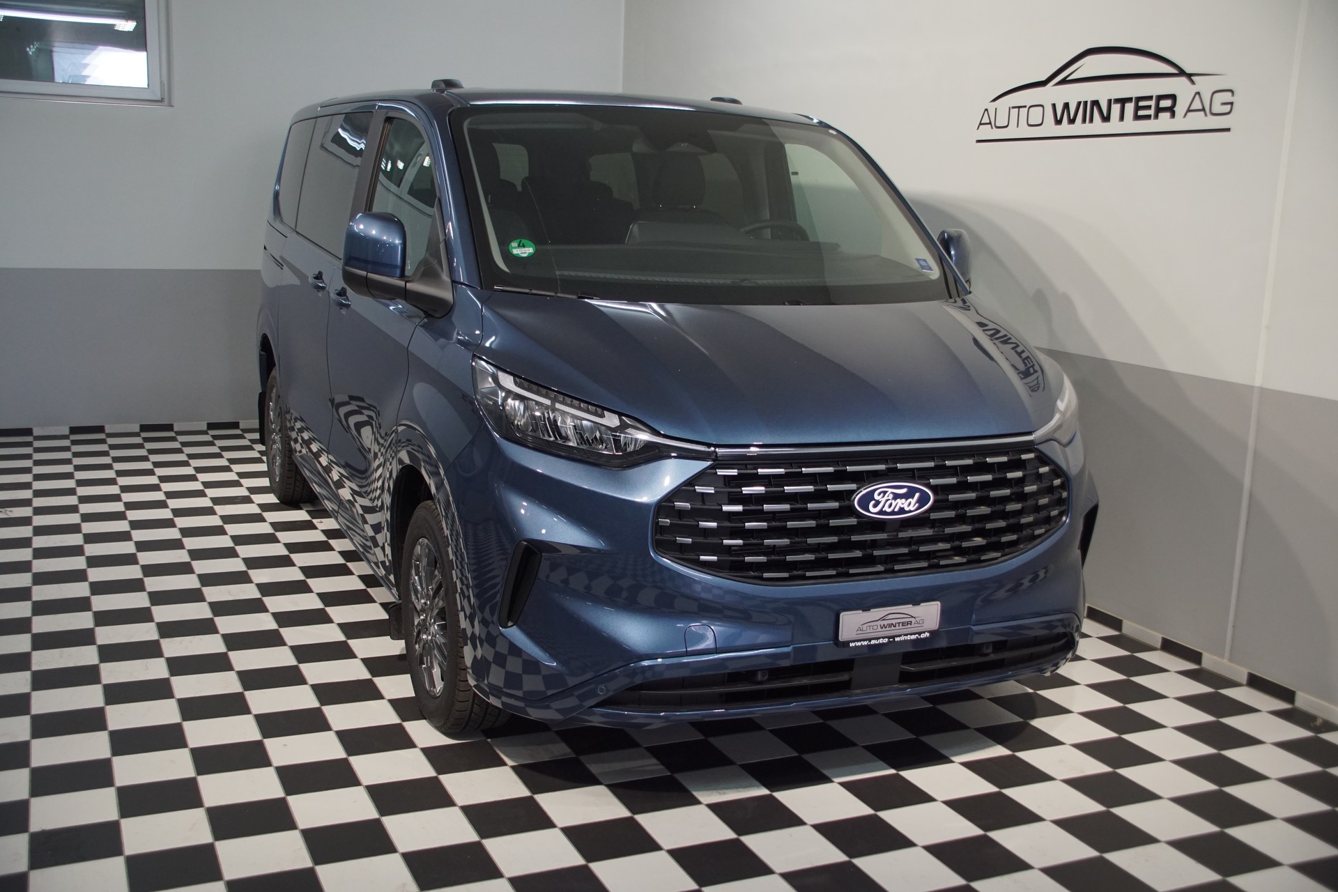 FORD Tourneo Bus 320 L1H1 Titanium Automat-image-2