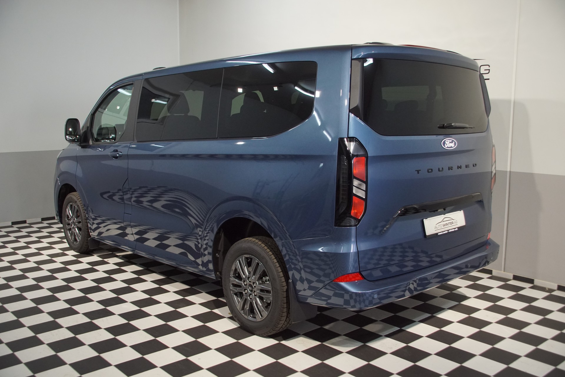FORD Tourneo Bus 320 L1H1 Titanium Automat-image-5