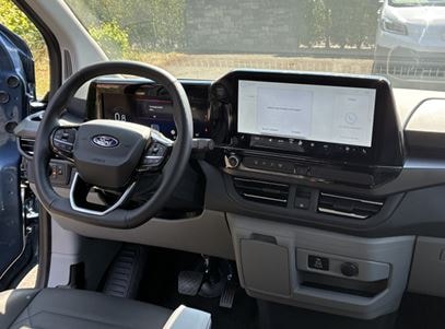 FORD Tourneo Bus 320 L1H1 Titanium Automat-image-7