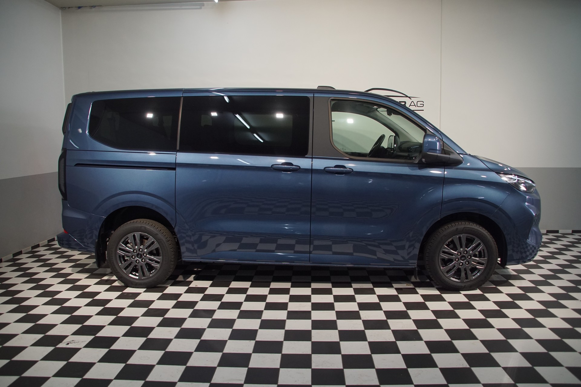 FORD Tourneo Bus 320 L1H1 Titanium Automat-image-4
